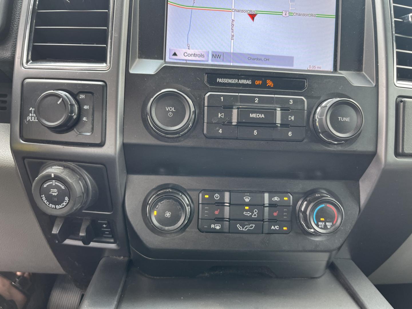 2019 Black /Gray Ford F-150 XLT SuperCrew 5.5-ft. Bed 4WD (1FTEW1EP1KF) with an 2.7L V6 DOHC 24V TWIN TURBO engine, Automatic transmission, located at 11115 Chardon Rd. , Chardon, OH, 44024, (440) 214-9705, 41.580246, -81.241943 - 2019 Ford F-150 XLT Crew Cab 4WD – Sporty Twin-Turbo Power with Towing Capability and Modern Tech! This 2019 Ford F-150 XLT Crew Cab 4WD is a sharp, well-equipped full-size truck that offers strong performance and practical features. Powered by a responsive 2.7L Twin-Turbo EcoBoost V6 engine pair- Photo#27