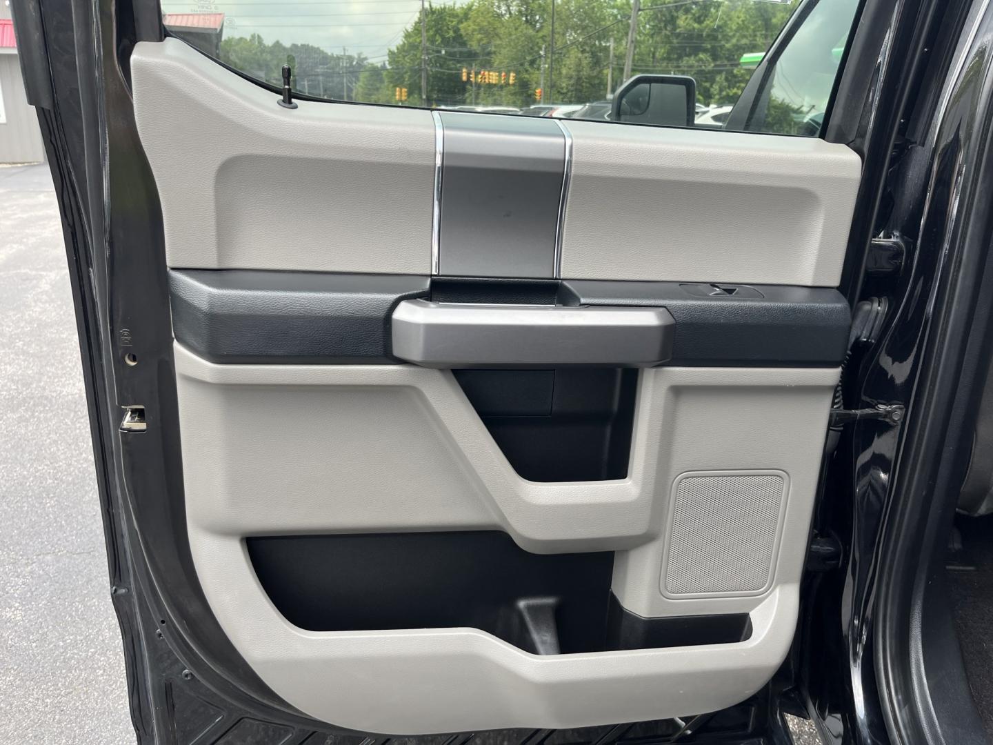 2019 Black /Gray Ford F-150 XLT SuperCrew 5.5-ft. Bed 4WD (1FTEW1EP1KF) with an 2.7L V6 DOHC 24V TWIN TURBO engine, Automatic transmission, located at 11115 Chardon Rd. , Chardon, OH, 44024, (440) 214-9705, 41.580246, -81.241943 - 2019 Ford F-150 XLT Crew Cab 4WD – Sporty Twin-Turbo Power with Towing Capability and Modern Tech! This 2019 Ford F-150 XLT Crew Cab 4WD is a sharp, well-equipped full-size truck that offers strong performance and practical features. Powered by a responsive 2.7L Twin-Turbo EcoBoost V6 engine pair- Photo#29