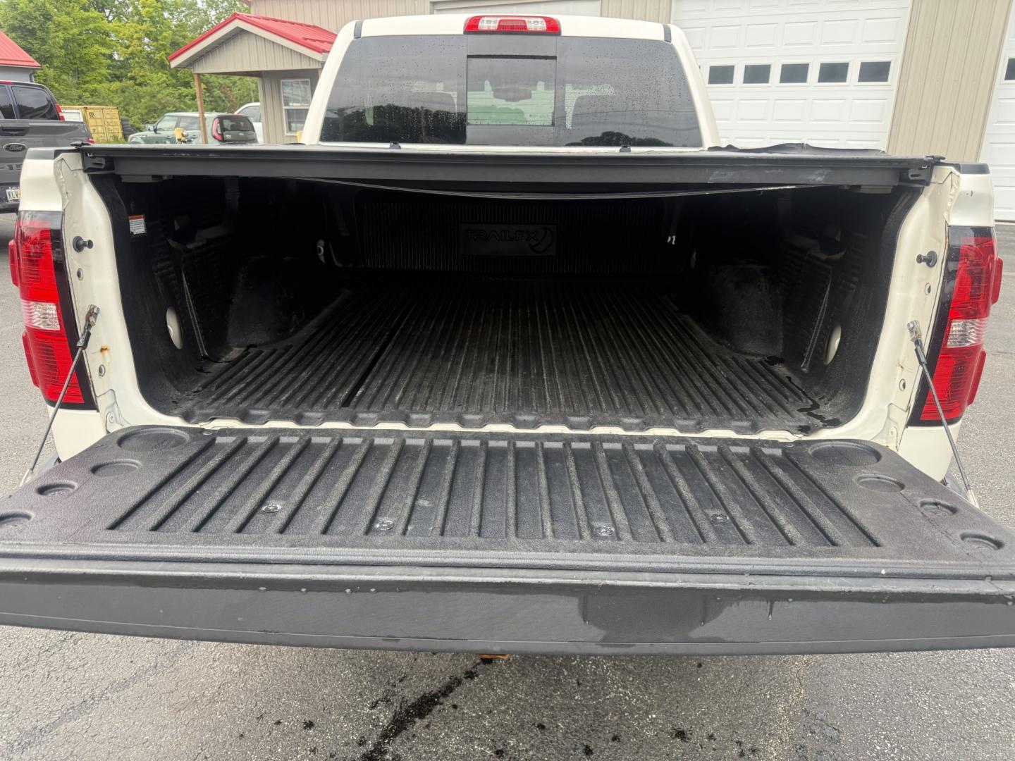 2015 White /Black GMC Sierra 1500 SLE Crew Cab Short Box 4WD (3GTU2UEC0FG) with an 5.3L V8 OHV 16V FFV engine, 6-Speed Automatic transmission, located at 547 E. Main St., Orwell, OH, 44076, (440) 437-5893, 41.535435, -80.847855 - 2015 GMC Sierra 1500 SLE Crew Cab 4WD – Strong V8 Power with Towing Capability and All-Terrain Package! This 2015 GMC Sierra 1500 SLE Crew Cab 4WD is a capable and well-equipped full-size truck that’s ready for work or weekend adventures. Powered by a strong 5.3L EcoTec3 V8 engine with flex fue- Photo#28