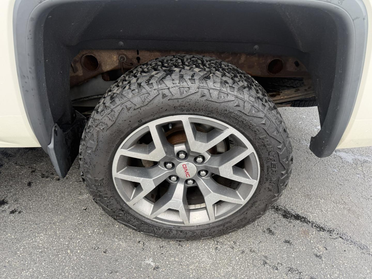 2015 White /Black GMC Sierra 1500 SLE Crew Cab Short Box 4WD (3GTU2UEC0FG) with an 5.3L V8 OHV 16V FFV engine, 6-Speed Automatic transmission, located at 547 E. Main St., Orwell, OH, 44076, (440) 437-5893, 41.535435, -80.847855 - 2015 GMC Sierra 1500 SLE Crew Cab 4WD – Strong V8 Power with Towing Capability and All-Terrain Package! This 2015 GMC Sierra 1500 SLE Crew Cab 4WD is a capable and well-equipped full-size truck that’s ready for work or weekend adventures. Powered by a strong 5.3L EcoTec3 V8 engine with flex fue- Photo#31