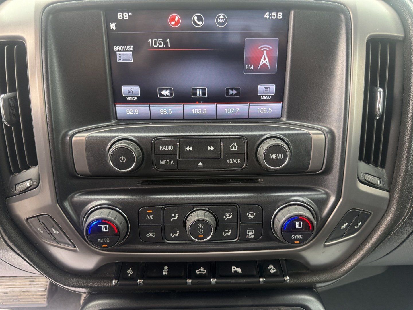2015 White /Black GMC Sierra 1500 SLE Crew Cab Short Box 4WD (3GTU2UEC0FG) with an 5.3L V8 OHV 16V FFV engine, 6-Speed Automatic transmission, located at 547 E. Main St., Orwell, OH, 44076, (440) 437-5893, 41.535435, -80.847855 - 2015 GMC Sierra 1500 SLE Crew Cab 4WD – Strong V8 Power with Towing Capability and All-Terrain Package! This 2015 GMC Sierra 1500 SLE Crew Cab 4WD is a capable and well-equipped full-size truck that’s ready for work or weekend adventures. Powered by a strong 5.3L EcoTec3 V8 engine with flex fue- Photo#16