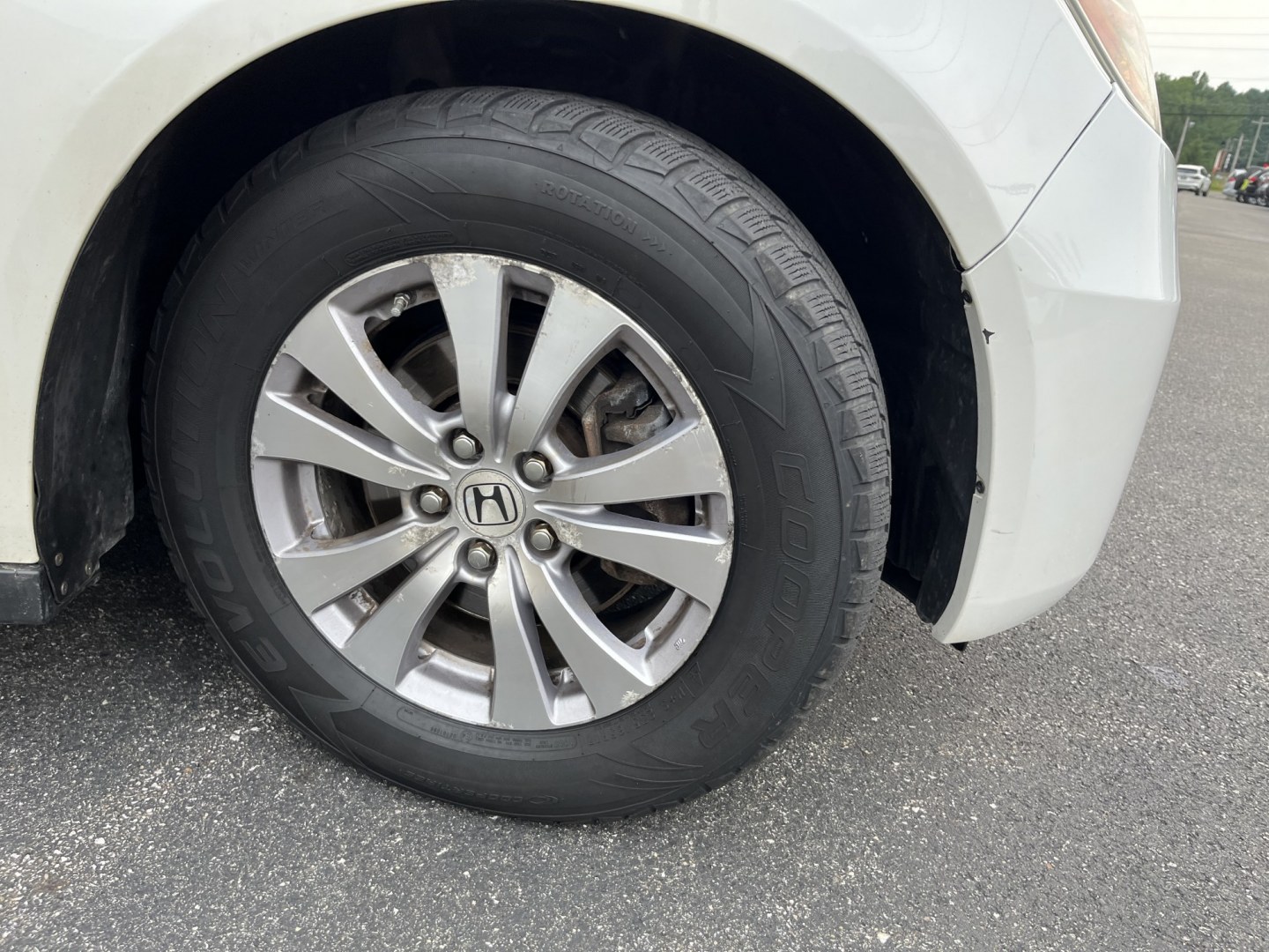 2016 White /Gray Honda Odyssey EX (5FNRL5H49GB) with an 3.5L V6 SOHC 24V engine, Automatic transmission, located at 11115 Chardon Rd. , Chardon, OH, 44024, (440) 214-9705, 41.580246, -81.241943 - 2016 Honda Odyssey EX – Spacious Family Minivan with Reliable V6 Power and Modern Features! This 2016 Honda Odyssey EX is a practical and family-friendly minivan that offers generous space and dependable performance. Powered by a smooth 3.5L V6 engine paired with a responsive 6-speed automatic tr- Photo#4