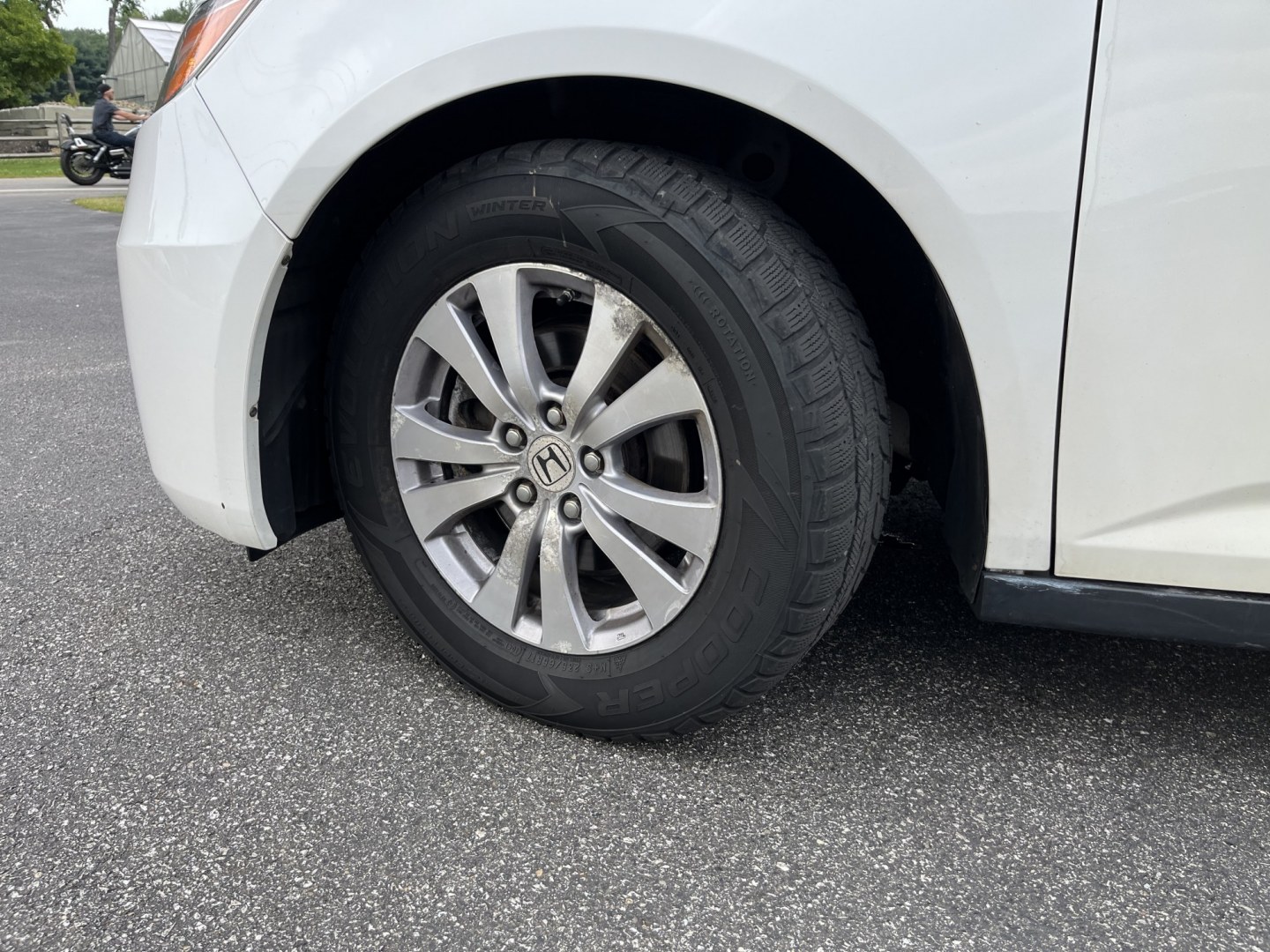 2016 White /Gray Honda Odyssey EX (5FNRL5H49GB) with an 3.5L V6 SOHC 24V engine, Automatic transmission, located at 11115 Chardon Rd. , Chardon, OH, 44024, (440) 214-9705, 41.580246, -81.241943 - 2016 Honda Odyssey EX – Spacious Family Minivan with Reliable V6 Power and Modern Features! This 2016 Honda Odyssey EX is a practical and family-friendly minivan that offers generous space and dependable performance. Powered by a smooth 3.5L V6 engine paired with a responsive 6-speed automatic tr- Photo#12