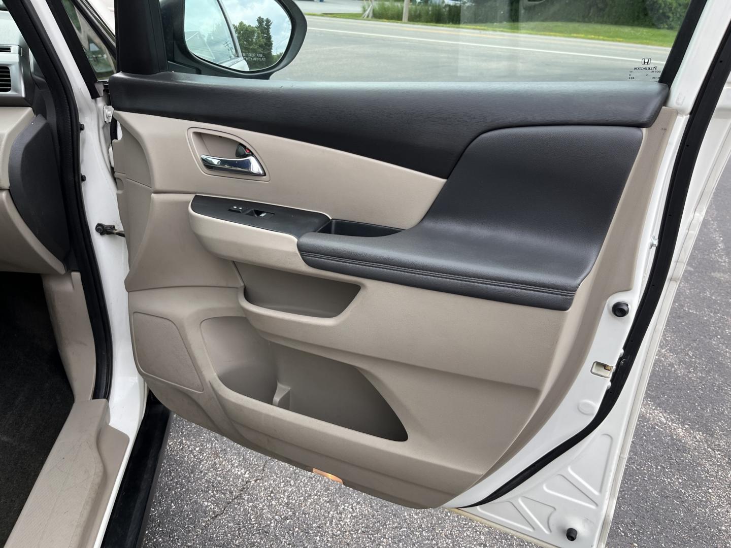 2016 White /Gray Honda Odyssey EX (5FNRL5H49GB) with an 3.5L V6 SOHC 24V engine, Automatic transmission, located at 11115 Chardon Rd. , Chardon, OH, 44024, (440) 214-9705, 41.580246, -81.241943 - 2016 Honda Odyssey EX – Spacious Family Minivan with Reliable V6 Power and Modern Features! This 2016 Honda Odyssey EX is a practical and family-friendly minivan that offers generous space and dependable performance. Powered by a smooth 3.5L V6 engine paired with a responsive 6-speed automatic tr- Photo#33