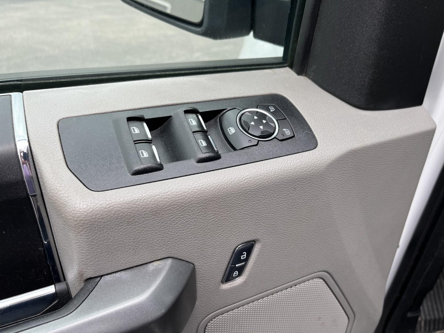 2017 White /Gray Ford F-150 XLT SuperCrew 5.5-ft. Bed 4WD (1FTEW1E80HF) with an 3.5L DOHC V6 engine, Automatic transmission, located at 11115 Chardon Rd. , Chardon, OH, 44024, (440) 214-9705, 41.580246, -81.241943 - 2017 Ford F-150 XLT Crew Cab 4WD – Reliable V6 Power with Towing Capability and Extended Range! This 2017 Ford F-150 XLT Crew Cab 4WD is a solid, well-equipped full-size truck that offers dependable performance and practical features. Powered by a capable 3.5L V6 engine with flex fuel capability- Photo#16