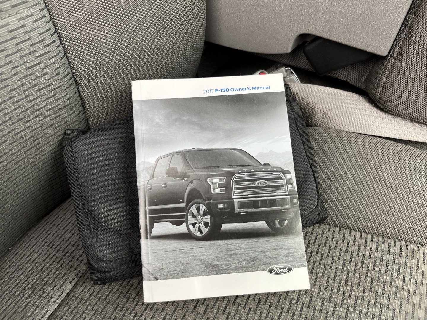 2017 White /Gray Ford F-150 XLT SuperCrew 5.5-ft. Bed 4WD (1FTEW1E80HF) with an 3.5L DOHC V6 engine, Automatic transmission, located at 11115 Chardon Rd. , Chardon, OH, 44024, (440) 214-9705, 41.580246, -81.241943 - 2017 Ford F-150 XLT Crew Cab 4WD – Reliable V6 Power with Towing Capability and Extended Range! This 2017 Ford F-150 XLT Crew Cab 4WD is a solid, well-equipped full-size truck that offers dependable performance and practical features. Powered by a capable 3.5L V6 engine with flex fuel capability- Photo#35