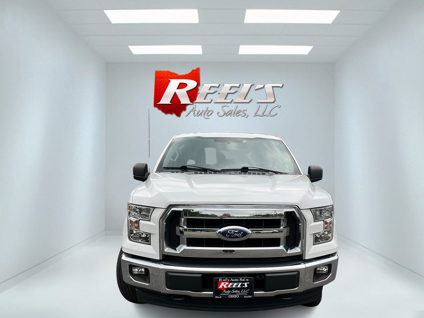 2017 White /Gray Ford F-150 XLT SuperCrew 5.5-ft. Bed 4WD (1FTEW1E80HF) with an 3.5L DOHC V6 engine, Automatic transmission, located at 11115 Chardon Rd. , Chardon, OH, 44024, (440) 214-9705, 41.580246, -81.241943 - 2017 Ford F-150 XLT Crew Cab 4WD – Reliable V6 Power with Towing Capability and Extended Range! This 2017 Ford F-150 XLT Crew Cab 4WD is a solid, well-equipped full-size truck that offers dependable performance and practical features. Powered by a capable 3.5L V6 engine with flex fuel capability- Photo#1