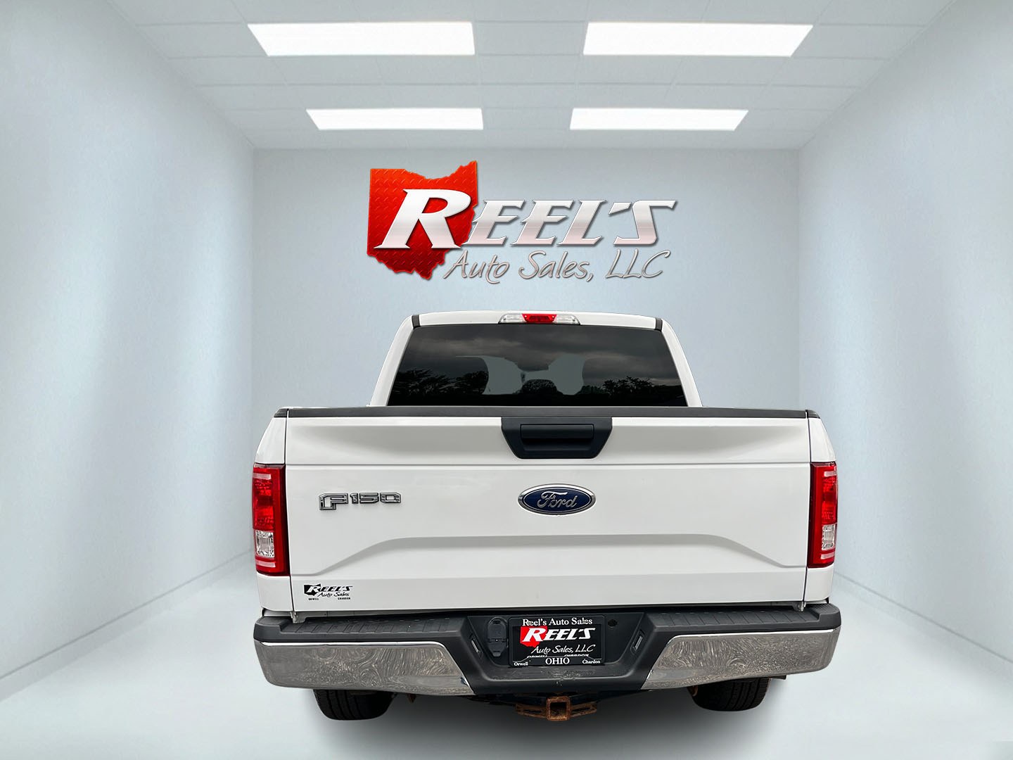 2017 White /Gray Ford F-150 XLT SuperCrew 5.5-ft. Bed 4WD (1FTEW1E80HF) with an 3.5L DOHC V6 engine, Automatic transmission, located at 11115 Chardon Rd. , Chardon, OH, 44024, (440) 214-9705, 41.580246, -81.241943 - 2017 Ford F-150 XLT Crew Cab 4WD – Reliable V6 Power with Towing Capability and Extended Range! This 2017 Ford F-150 XLT Crew Cab 4WD is a solid, well-equipped full-size truck that offers dependable performance and practical features. Powered by a capable 3.5L V6 engine with flex fuel capability- Photo#8