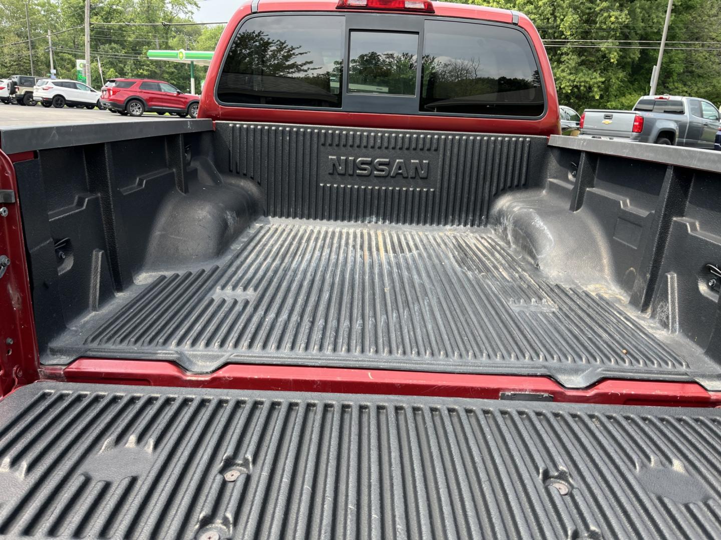 2016 Red /Gray Nissan Frontier SV Crew Cab 5AT 4WD (1N6AD0EV3GN) with an 4.0L V6 DOHC 24V engine, Automatic transmission, located at 11115 Chardon Rd. , Chardon, OH, 44024, (440) 214-9705, 41.580246, -81.241943 - 2016 Nissan Frontier SV Crew Cab 4WD – Reliable Midsize Truck with Strong V6 Power and Towing Capability! This 2016 Nissan Frontier SV Crew Cab 4WD is a tough, practical midsize truck that’s ready for work or weekend adventures. Powered by a proven 4.0L V6 engine producing 261 HP and 281 lb-ft- Photo#15
