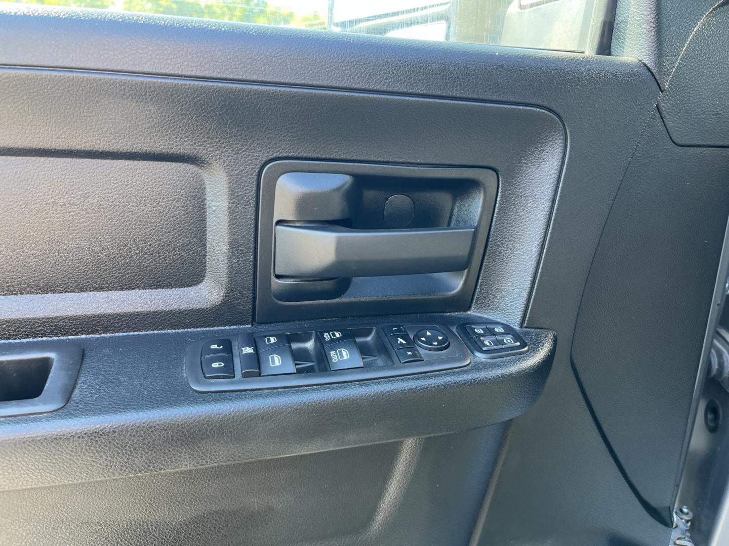 2024 Silver /Black RAM 2500 Tradesman Crew Cab SWB 4WD (3C6UR5CL9RG) with an 6.7L I6 OHV 24V TURBO DIESEL engine, Automatic transmission, located at 11115 Chardon Rd. , Chardon, OH, 44024, (440) 214-9705, 41.580246, -81.241943 - 2024 Ram 2500 Tradesman Crew Cab 4WD – Heavy-Duty Cummins Power with Massive Towing and One-Owner History! This 2024 Ram 2500 Tradesman Crew Cab 4WD is a tough, work-ready heavy-duty truck with impressive capability and one-owner history. Powered by the powerful 6.7L I6 Cummins engine producing 3- Photo#15