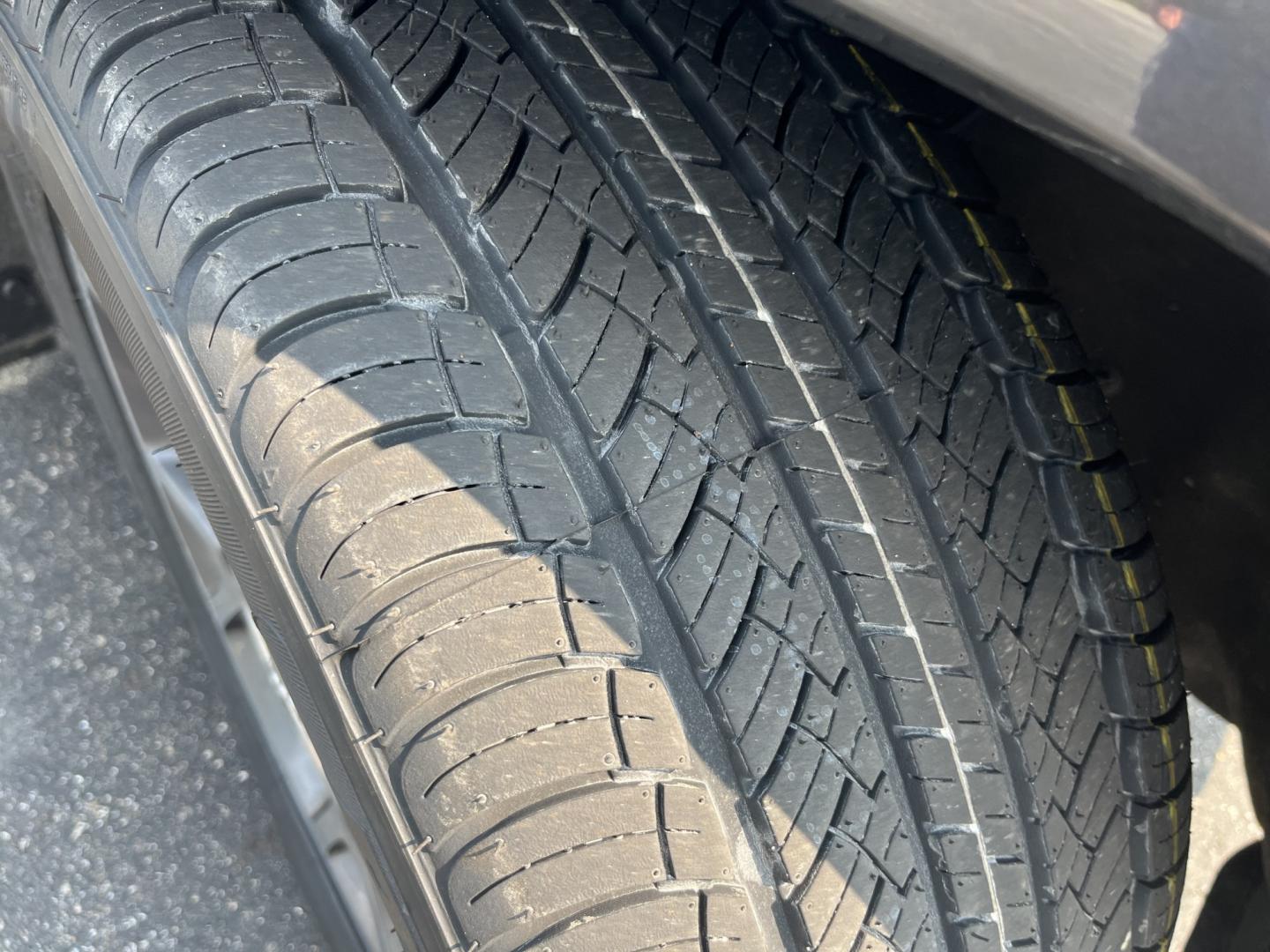 2020 Gray /Black Jeep Grand Cherokee Overland 4WD (1C4RJFCG7LC) with an 3.6L V6 DOHC 24V engine, Automatic transmission, located at 11115 Chardon Rd. , Chardon, OH, 44024, (440) 214-9705, 41.580246, -81.241943 - 2020 Jeep Grand Cherokee Overland 4WD – Refined Capability with Premium Comfort This 2020 Jeep Grand Cherokee Overland sits near the top of the lineup for a reason. The 3.6L Pentastar V6 and 8-speed automatic deliver smooth, capable power, while the advanced Quadra-Trac II 4WD, Quadra-Lift air su- Photo#4