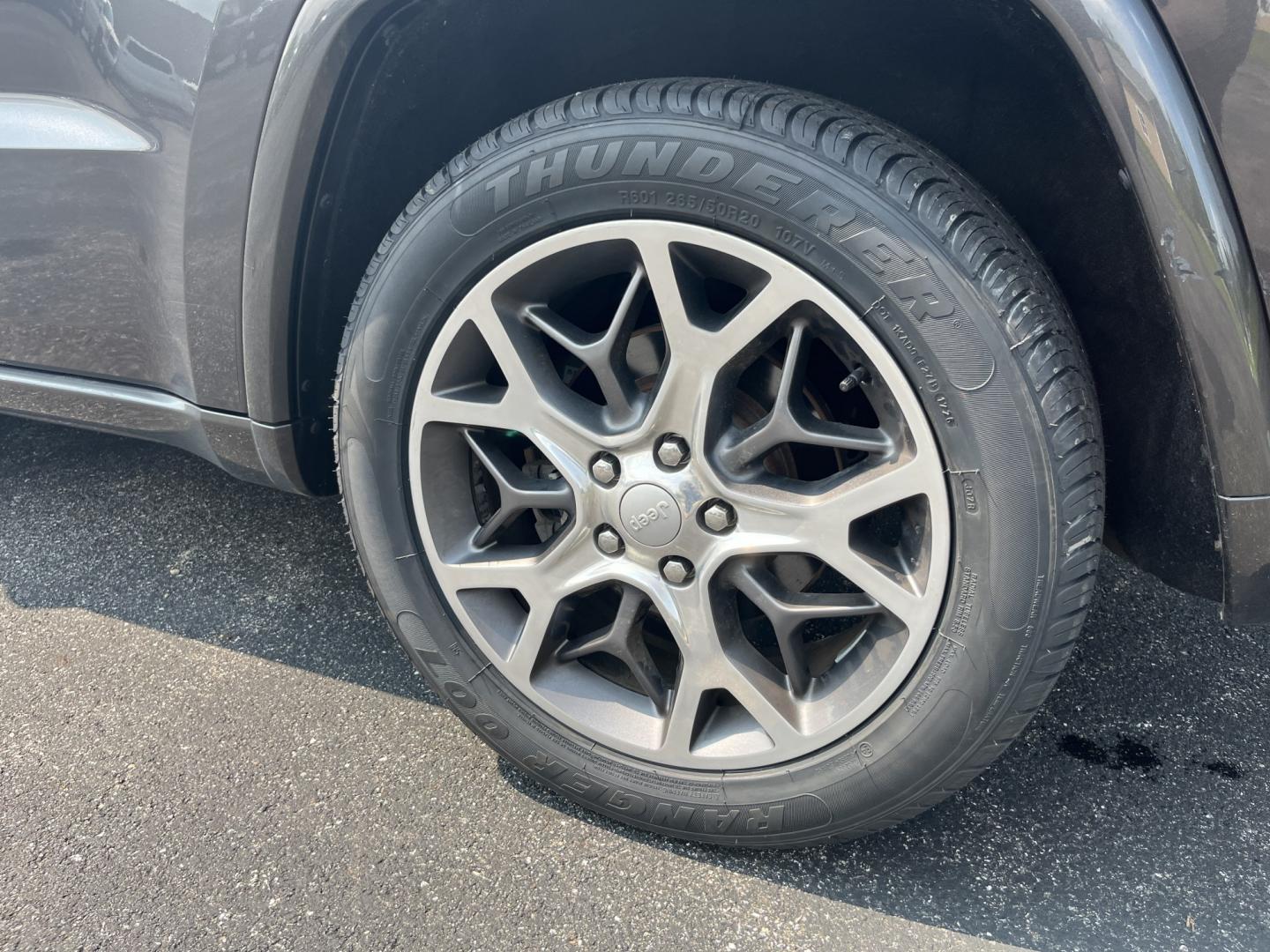 2020 Gray /Black Jeep Grand Cherokee Overland 4WD (1C4RJFCG7LC) with an 3.6L V6 DOHC 24V engine, Automatic transmission, located at 11115 Chardon Rd. , Chardon, OH, 44024, (440) 214-9705, 41.580246, -81.241943 - 2020 Jeep Grand Cherokee Overland 4WD – Refined Capability with Premium Comfort This 2020 Jeep Grand Cherokee Overland sits near the top of the lineup for a reason. The 3.6L Pentastar V6 and 8-speed automatic deliver smooth, capable power, while the advanced Quadra-Trac II 4WD, Quadra-Lift air su- Photo#11
