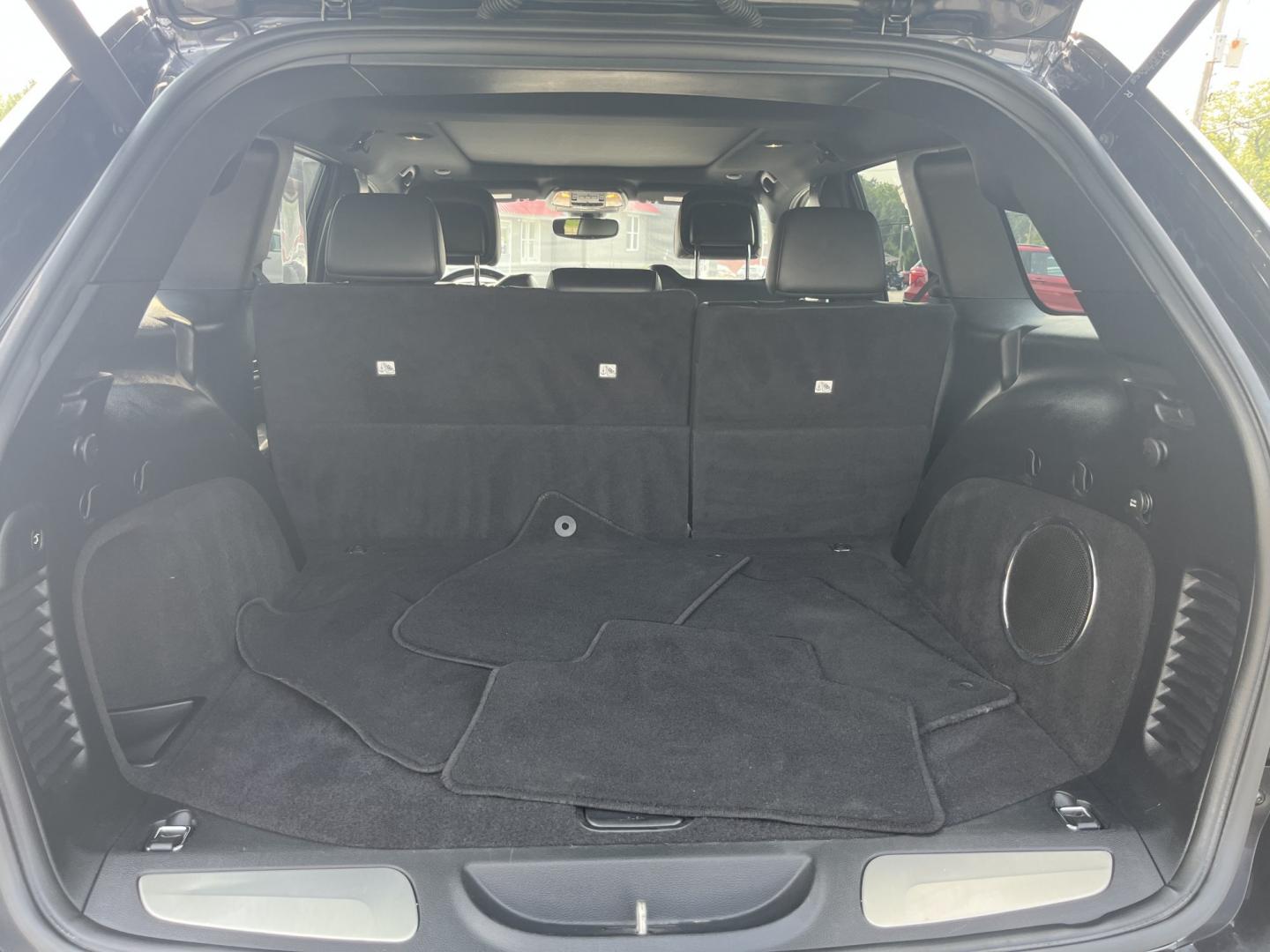 2020 Gray /Black Jeep Grand Cherokee Overland 4WD (1C4RJFCG7LC) with an 3.6L V6 DOHC 24V engine, Automatic transmission, located at 11115 Chardon Rd. , Chardon, OH, 44024, (440) 214-9705, 41.580246, -81.241943 - 2020 Jeep Grand Cherokee Overland 4WD – Refined Capability with Premium Comfort This 2020 Jeep Grand Cherokee Overland sits near the top of the lineup for a reason. The 3.6L Pentastar V6 and 8-speed automatic deliver smooth, capable power, while the advanced Quadra-Trac II 4WD, Quadra-Lift air su- Photo#15