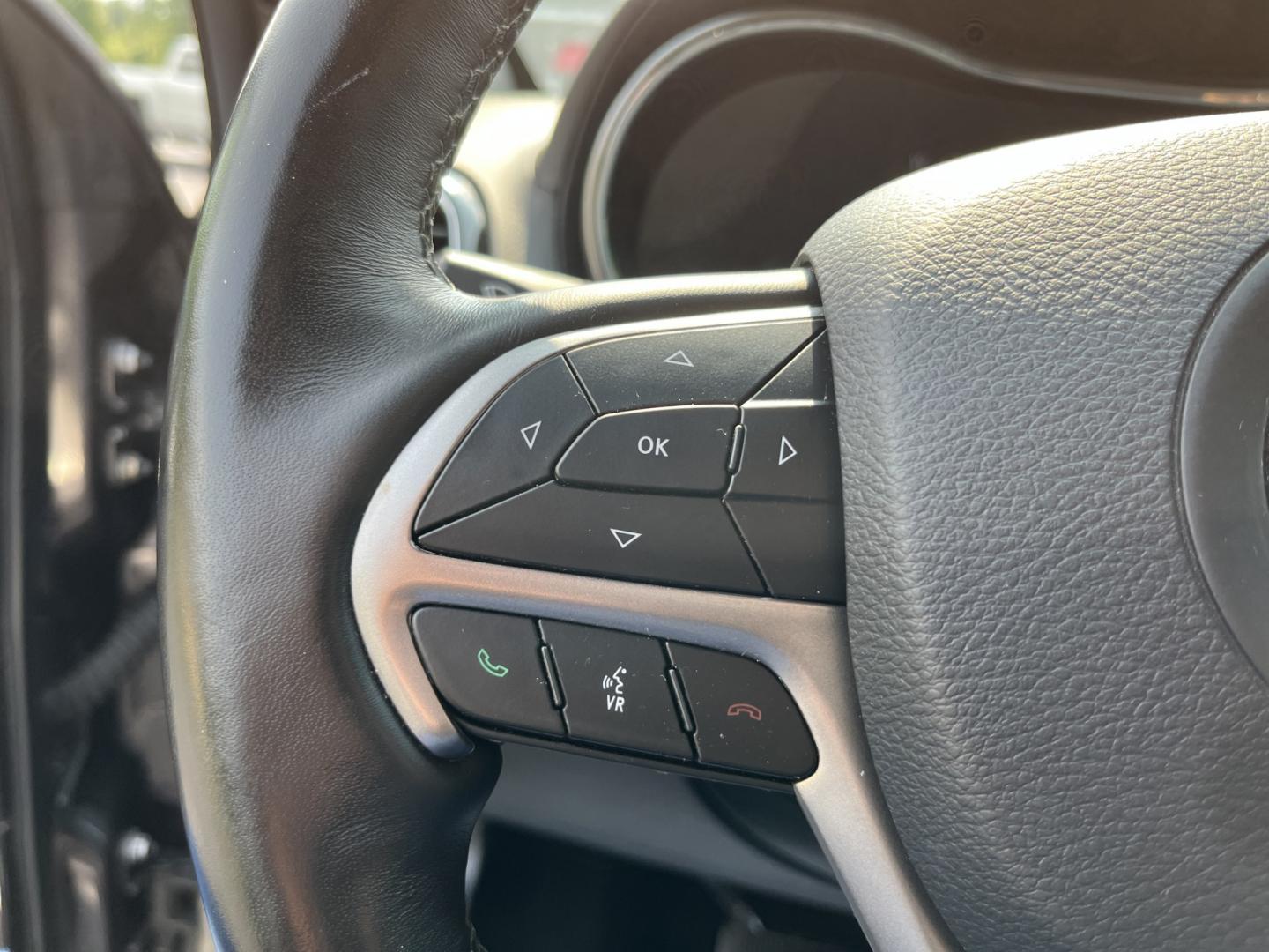 2020 Gray /Black Jeep Grand Cherokee Overland 4WD (1C4RJFCG7LC) with an 3.6L V6 DOHC 24V engine, Automatic transmission, located at 11115 Chardon Rd. , Chardon, OH, 44024, (440) 214-9705, 41.580246, -81.241943 - 2020 Jeep Grand Cherokee Overland 4WD – Refined Capability with Premium Comfort This 2020 Jeep Grand Cherokee Overland sits near the top of the lineup for a reason. The 3.6L Pentastar V6 and 8-speed automatic deliver smooth, capable power, while the advanced Quadra-Trac II 4WD, Quadra-Lift air su- Photo#21