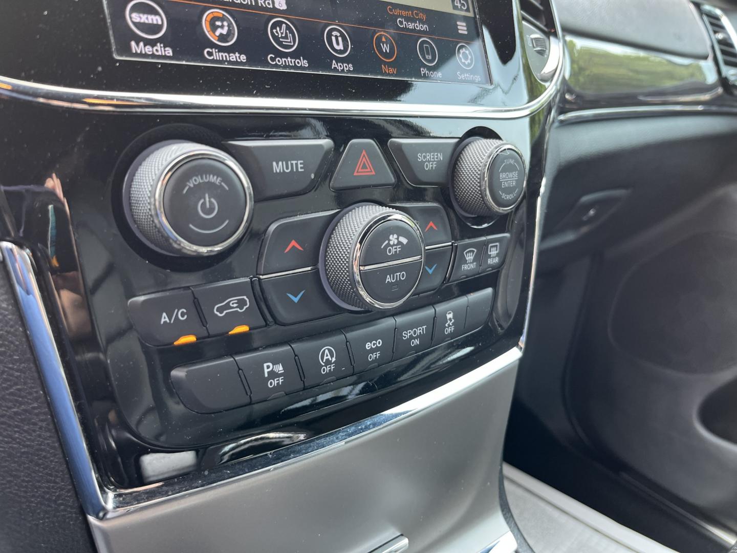 2020 Gray /Black Jeep Grand Cherokee Overland 4WD (1C4RJFCG7LC) with an 3.6L V6 DOHC 24V engine, Automatic transmission, located at 11115 Chardon Rd. , Chardon, OH, 44024, (440) 214-9705, 41.580246, -81.241943 - 2020 Jeep Grand Cherokee Overland 4WD – Refined Capability with Premium Comfort This 2020 Jeep Grand Cherokee Overland sits near the top of the lineup for a reason. The 3.6L Pentastar V6 and 8-speed automatic deliver smooth, capable power, while the advanced Quadra-Trac II 4WD, Quadra-Lift air su- Photo#27