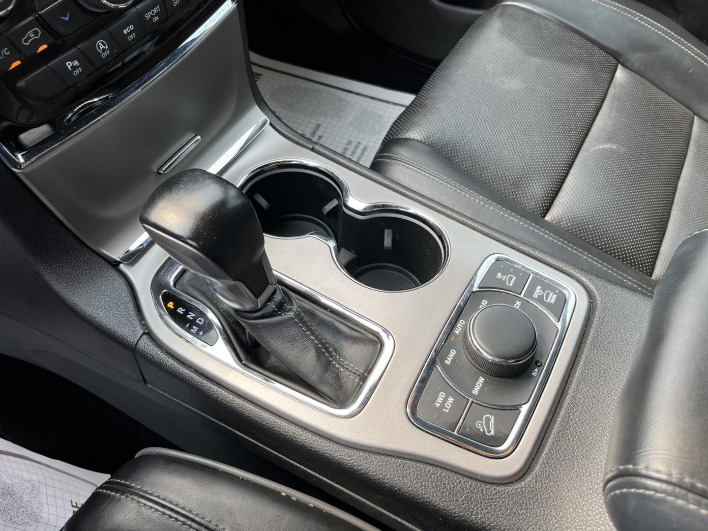 2020 Gray /Black Jeep Grand Cherokee Overland 4WD (1C4RJFCG7LC) with an 3.6L V6 DOHC 24V engine, Automatic transmission, located at 11115 Chardon Rd. , Chardon, OH, 44024, (440) 214-9705, 41.580246, -81.241943 - 2020 Jeep Grand Cherokee Overland 4WD – Refined Capability with Premium Comfort This 2020 Jeep Grand Cherokee Overland sits near the top of the lineup for a reason. The 3.6L Pentastar V6 and 8-speed automatic deliver smooth, capable power, while the advanced Quadra-Trac II 4WD, Quadra-Lift air su- Photo#28