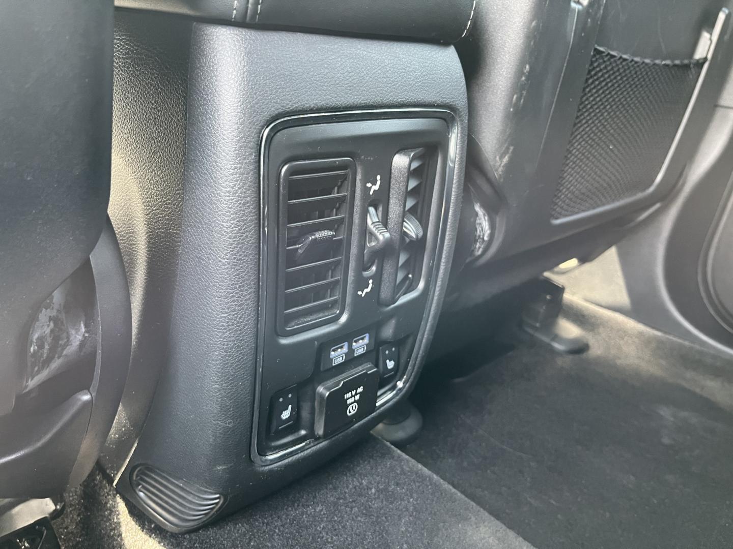 2020 Gray /Black Jeep Grand Cherokee Overland 4WD (1C4RJFCG7LC) with an 3.6L V6 DOHC 24V engine, Automatic transmission, located at 11115 Chardon Rd. , Chardon, OH, 44024, (440) 214-9705, 41.580246, -81.241943 - 2020 Jeep Grand Cherokee Overland 4WD – Refined Capability with Premium Comfort This 2020 Jeep Grand Cherokee Overland sits near the top of the lineup for a reason. The 3.6L Pentastar V6 and 8-speed automatic deliver smooth, capable power, while the advanced Quadra-Trac II 4WD, Quadra-Lift air su- Photo#32