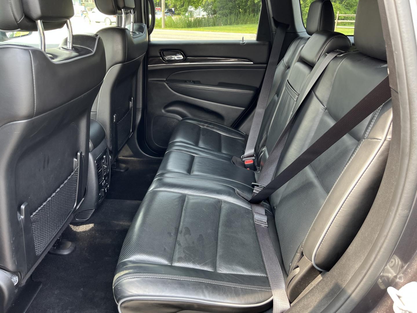 2020 Gray /Black Jeep Grand Cherokee Overland 4WD (1C4RJFCG7LC) with an 3.6L V6 DOHC 24V engine, Automatic transmission, located at 11115 Chardon Rd. , Chardon, OH, 44024, (440) 214-9705, 41.580246, -81.241943 - 2020 Jeep Grand Cherokee Overland 4WD – Refined Capability with Premium Comfort This 2020 Jeep Grand Cherokee Overland sits near the top of the lineup for a reason. The 3.6L Pentastar V6 and 8-speed automatic deliver smooth, capable power, while the advanced Quadra-Trac II 4WD, Quadra-Lift air su- Photo#31
