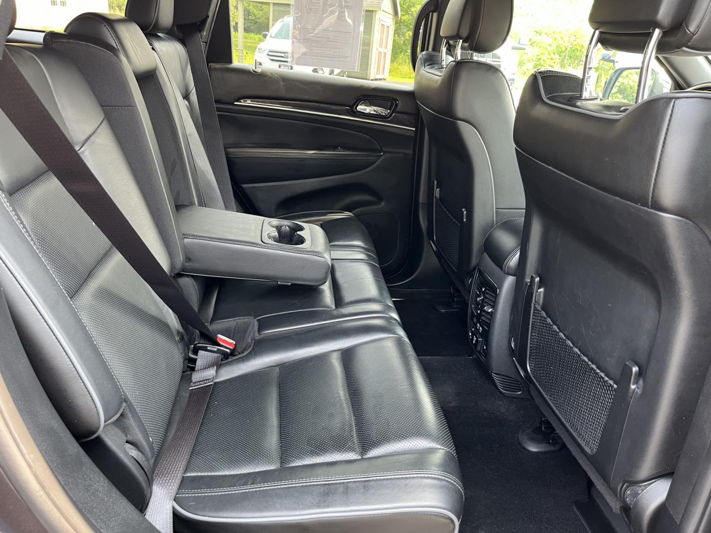 2020 Gray /Black Jeep Grand Cherokee Overland 4WD (1C4RJFCG7LC) with an 3.6L V6 DOHC 24V engine, Automatic transmission, located at 11115 Chardon Rd. , Chardon, OH, 44024, (440) 214-9705, 41.580246, -81.241943 - 2020 Jeep Grand Cherokee Overland 4WD – Refined Capability with Premium Comfort This 2020 Jeep Grand Cherokee Overland sits near the top of the lineup for a reason. The 3.6L Pentastar V6 and 8-speed automatic deliver smooth, capable power, while the advanced Quadra-Trac II 4WD, Quadra-Lift air su- Photo#37