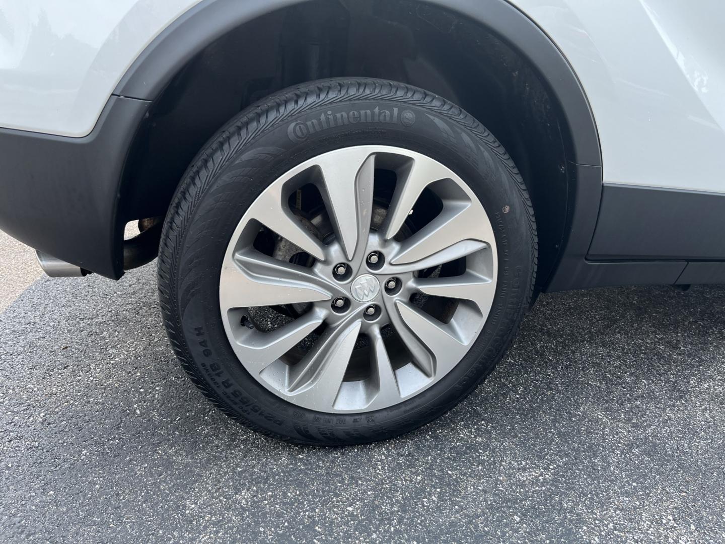 2020 White /Black Buick Encore Preferred AWD (KL4CJESB3LB) with an 1.4L I4 DOHC 16V TURBO engine, Automatic transmission, located at 11115 Chardon Rd. , Chardon, OH, 44024, (440) 214-9705, 41.580246, -81.241943 - 2020 Buick Encore Preferred AWD – Small Footprint, Refined Feel Not every driver needs a large SUV. This 2020 Buick Encore Preferred AWD proves that a compact crossover can still feel upscale and capable. The 1.4L Turbocharged EcoTec engine and 6-speed automatic provide smooth, efficient power, r- Photo#8