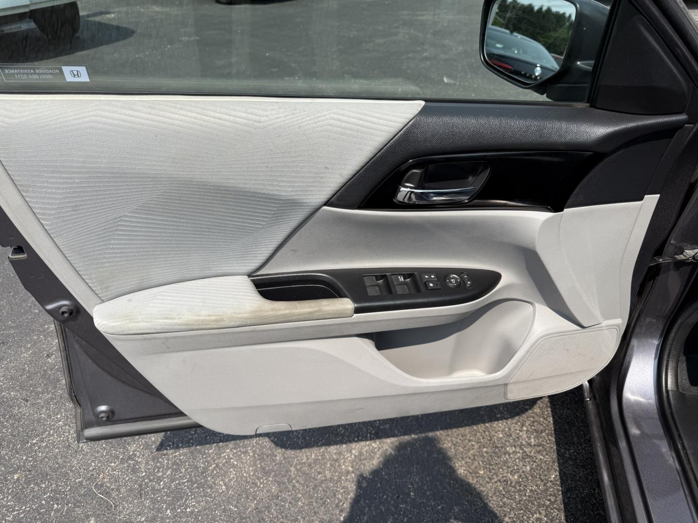 2017 Gray /Gray Honda Accord LX Sedan CVT (1HGCR2F31HA) with an 2.4L I4 DOHC 16V engine, Automatic transmission, located at 547 E. Main St., Orwell, OH, 44076, (440) 437-5893, 41.535435, -80.847855 - 2017 Honda Accord LX – Smooth, Efficient, and Built to Make Every Drive Easier There’s a reason so many people trust the Accord year after year. This 2017 Honda Accord LX continues that tradition with a refined 2.4L K24 engine that delivers an impressive 36 MPG highway. Switch between ECO Mode- Photo#9