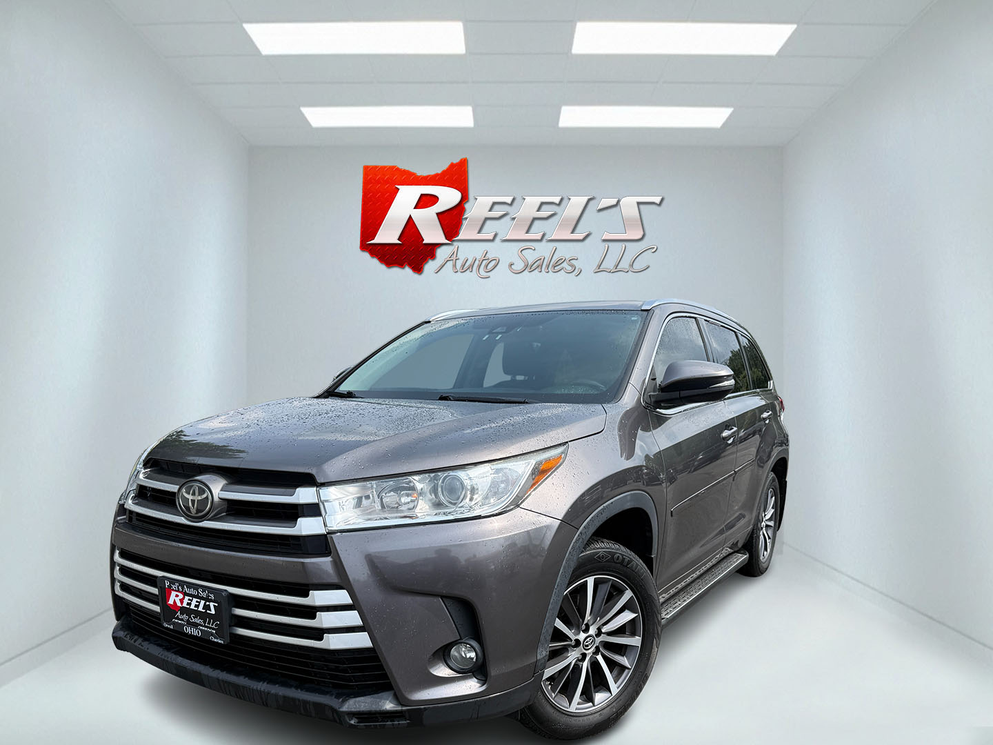 photo of 2018 Toyota Highlander XLE AWD V6