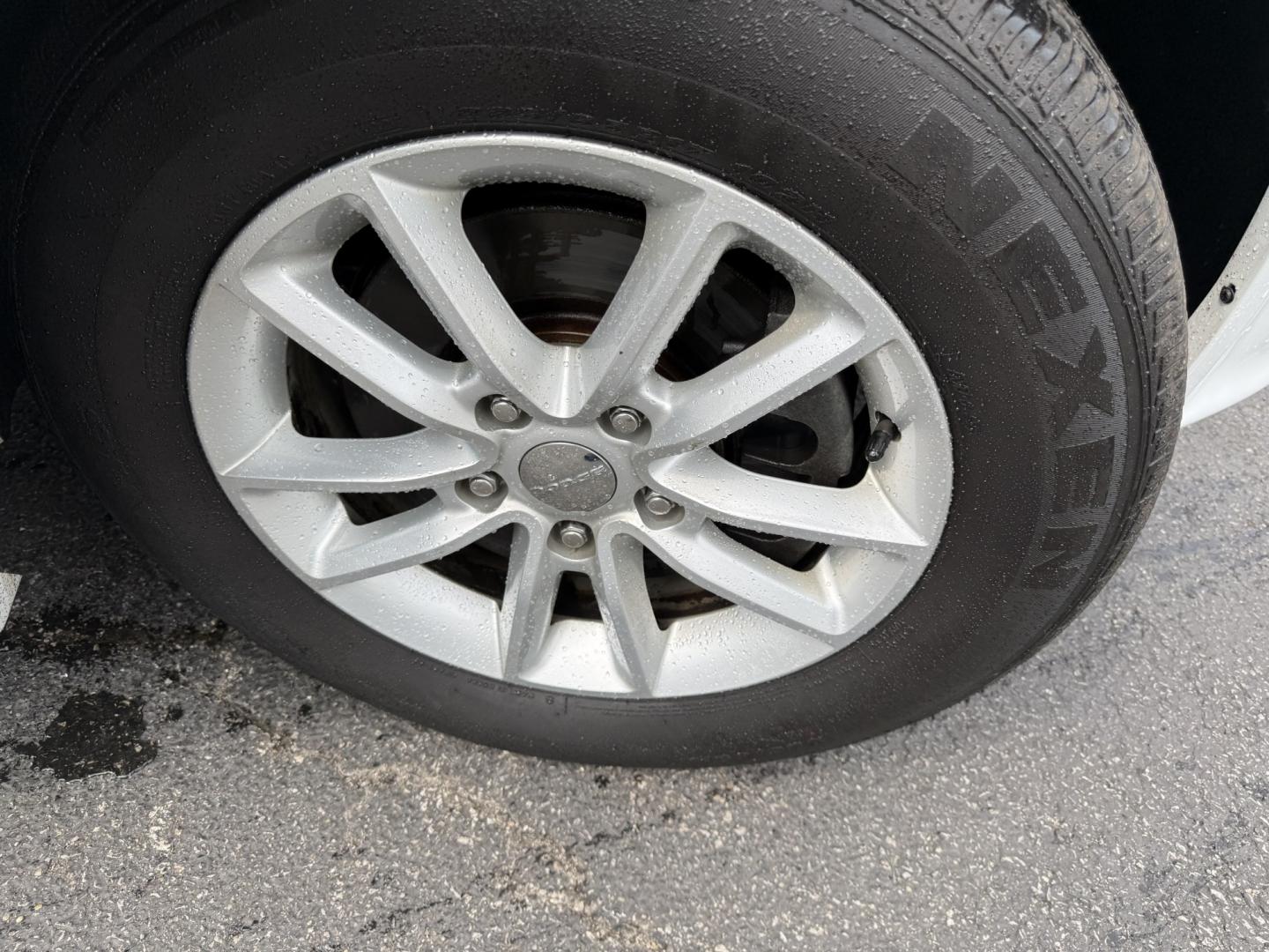 2019 White /Black Dodge Grand Caravan SXT (2C4RDGCGXKR) with an 3.6L V6 DOHC 24V engine, Automatic transmission, located at 547 E. Main St., Orwell, OH, 44076, (440) 437-5893, 41.535435, -80.847855 - 2019 Dodge Grand Caravan SXT – The Family Hauler That Makes Every Trip Easier Family life is busy enough. This 2019 Dodge Grand Caravan SXT is built to make the miles feel lighter. Under the hood, the proven 3.6L Pentastar V6 paired with a smooth 6-speed automatic and flex-fuel capability deliver- Photo#6