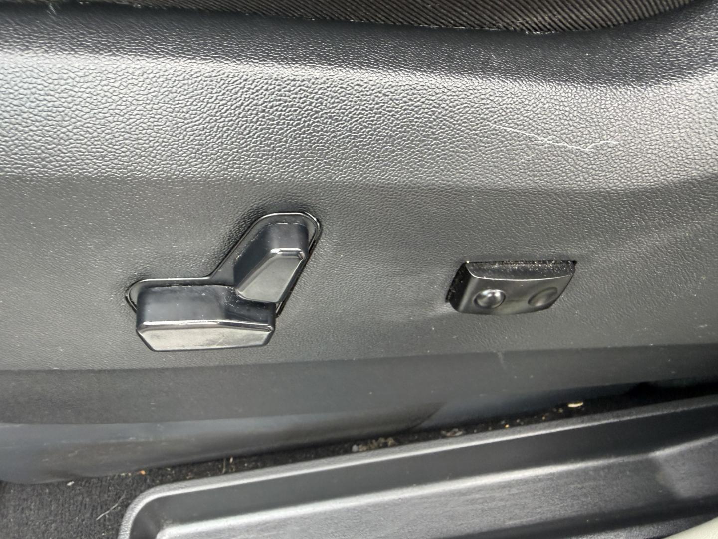 2019 White /Black Dodge Grand Caravan SXT (2C4RDGCGXKR) with an 3.6L V6 DOHC 24V engine, Automatic transmission, located at 547 E. Main St., Orwell, OH, 44076, (440) 437-5893, 41.535435, -80.847855 - 2019 Dodge Grand Caravan SXT – The Family Hauler That Makes Every Trip Easier Family life is busy enough. This 2019 Dodge Grand Caravan SXT is built to make the miles feel lighter. Under the hood, the proven 3.6L Pentastar V6 paired with a smooth 6-speed automatic and flex-fuel capability deliver- Photo#13