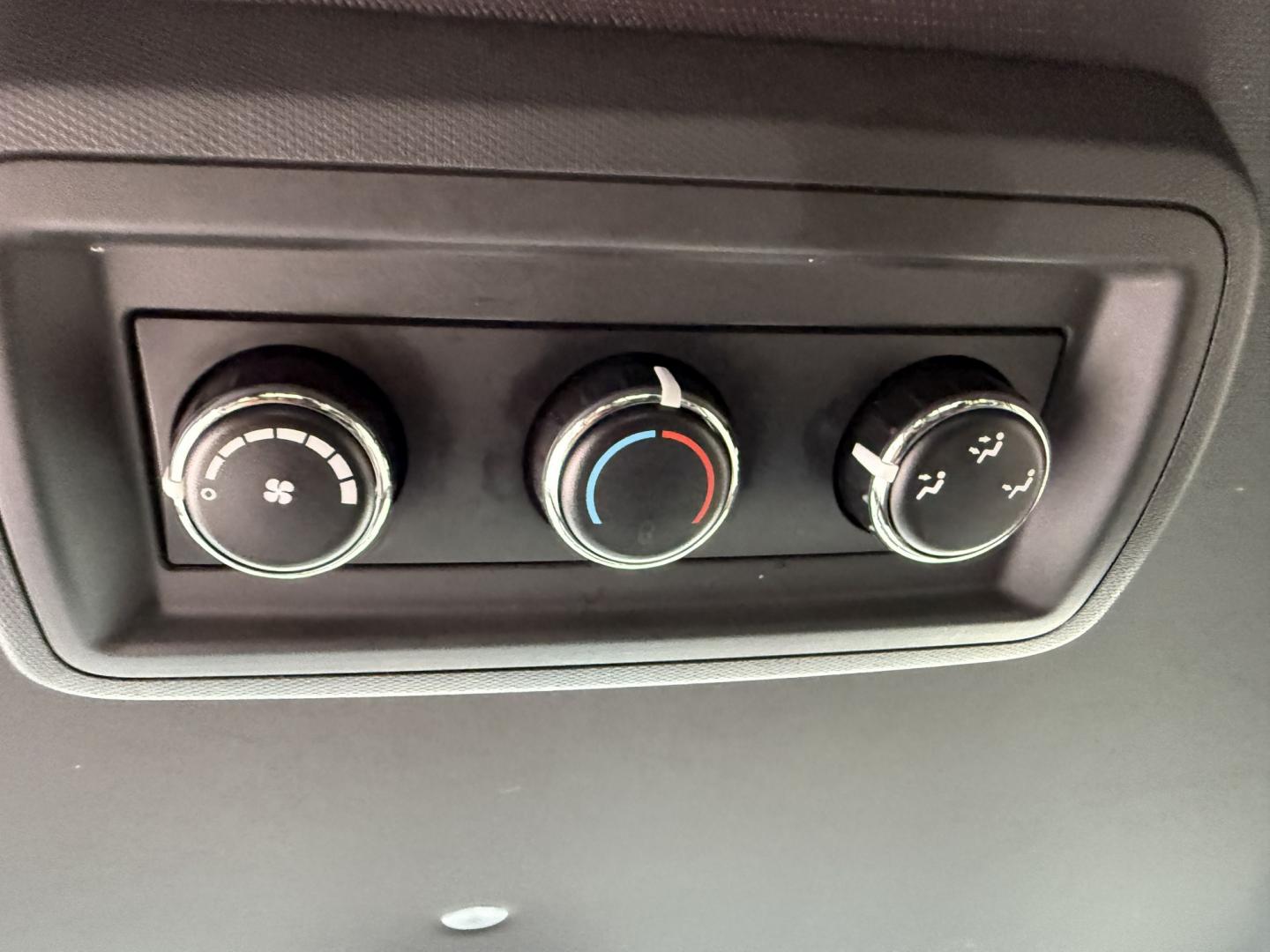 2019 White /Black Dodge Grand Caravan SXT (2C4RDGCGXKR) with an 3.6L V6 DOHC 24V engine, Automatic transmission, located at 547 E. Main St., Orwell, OH, 44076, (440) 437-5893, 41.535435, -80.847855 - 2019 Dodge Grand Caravan SXT – The Family Hauler That Makes Every Trip Easier Family life is busy enough. This 2019 Dodge Grand Caravan SXT is built to make the miles feel lighter. Under the hood, the proven 3.6L Pentastar V6 paired with a smooth 6-speed automatic and flex-fuel capability deliver- Photo#23