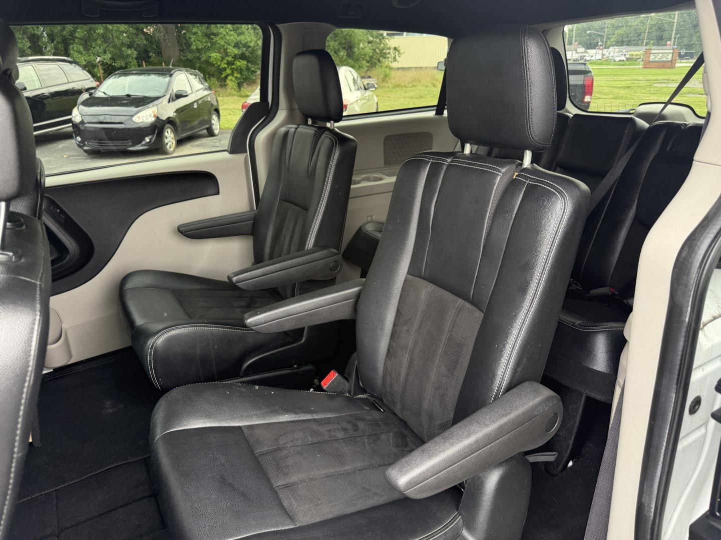 2019 White /Black Dodge Grand Caravan SXT (2C4RDGCGXKR) with an 3.6L V6 DOHC 24V engine, Automatic transmission, located at 547 E. Main St., Orwell, OH, 44076, (440) 437-5893, 41.535435, -80.847855 - 2019 Dodge Grand Caravan SXT – The Family Hauler That Makes Every Trip Easier Family life is busy enough. This 2019 Dodge Grand Caravan SXT is built to make the miles feel lighter. Under the hood, the proven 3.6L Pentastar V6 paired with a smooth 6-speed automatic and flex-fuel capability deliver- Photo#22
