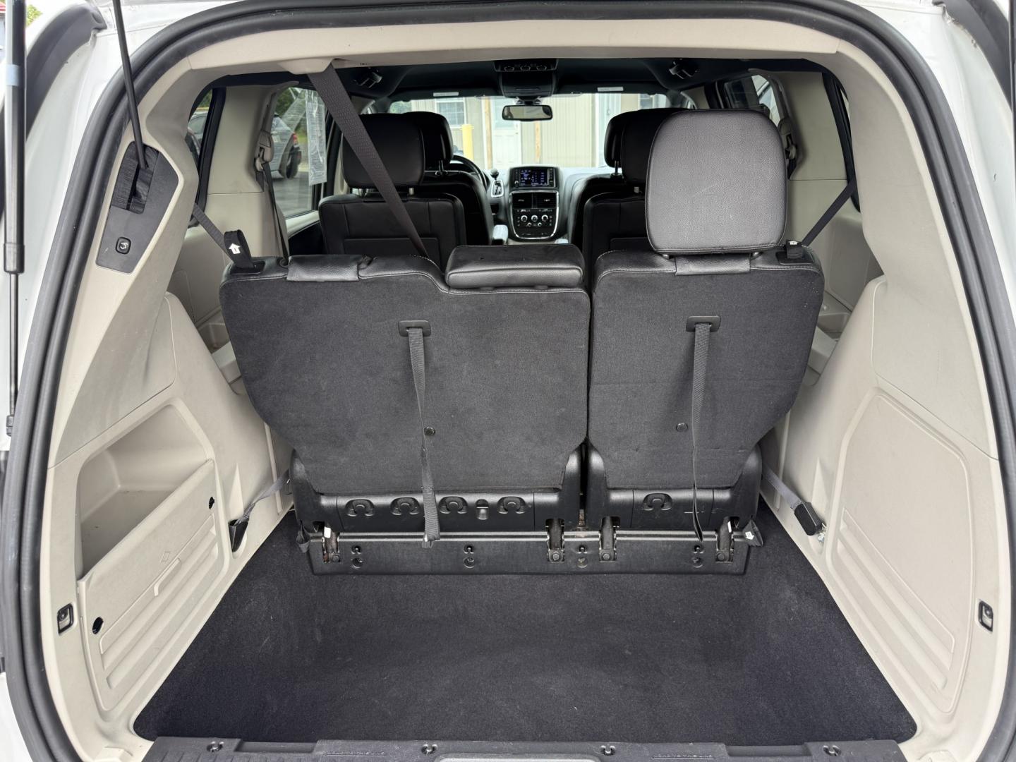 2019 White /Black Dodge Grand Caravan SXT (2C4RDGCGXKR) with an 3.6L V6 DOHC 24V engine, Automatic transmission, located at 547 E. Main St., Orwell, OH, 44076, (440) 437-5893, 41.535435, -80.847855 - 2019 Dodge Grand Caravan SXT – The Family Hauler That Makes Every Trip Easier Family life is busy enough. This 2019 Dodge Grand Caravan SXT is built to make the miles feel lighter. Under the hood, the proven 3.6L Pentastar V6 paired with a smooth 6-speed automatic and flex-fuel capability deliver- Photo#25
