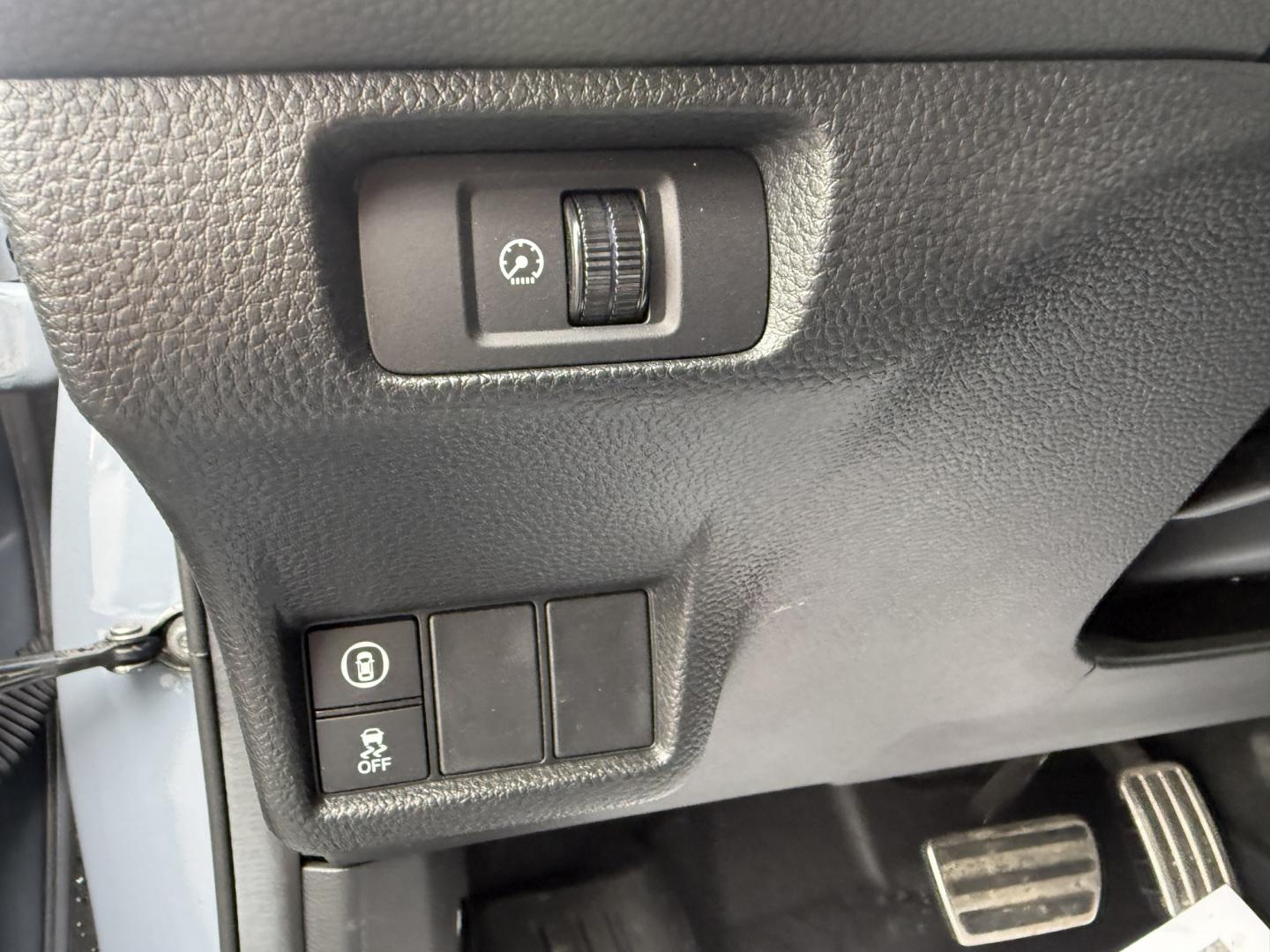 2024 Gray /Black Honda Civic Sport (19XFL2H87RE) with an 2.0L I4 DOHC 16V engine, Automatic transmission, located at 547 E. Main St., Orwell, OH, 44076, (440) 437-5893, 41.535435, -80.847855 - 2024 Honda Civic Hatch Sport – Modern Style with Strong Efficiency and Everyday Tech If you want a compact car that feels current, efficient, and enjoyable to drive, this 2024 Honda Civic Hatch Sport is a strong match. The responsive 2.0L engine delivers a solid balance of performance and fuel ec- Photo#11