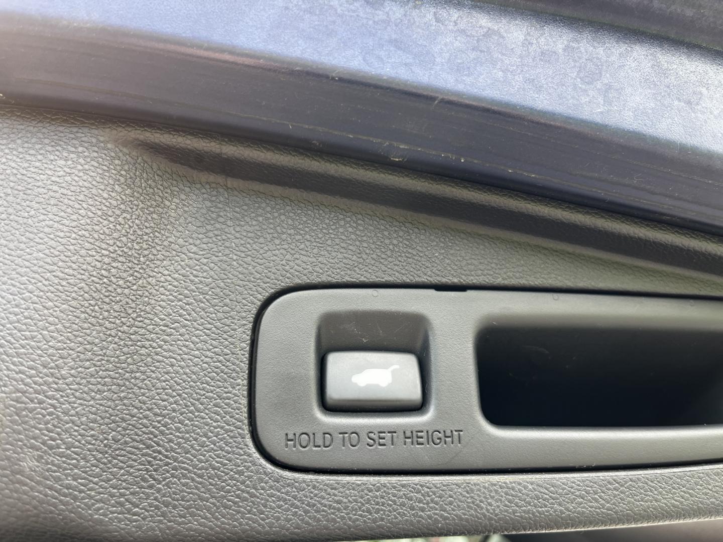 2022 Blue Honda CR-V Hybrid EX-L (5J6RT6H84NL) with an 2.0L I4 DOHC 16V HYBRID engine, Automatic transmission, located at 11115 Chardon Rd. , Chardon, OH, 44024, (440) 214-9705, 41.580246, -81.241943- Photo#15
