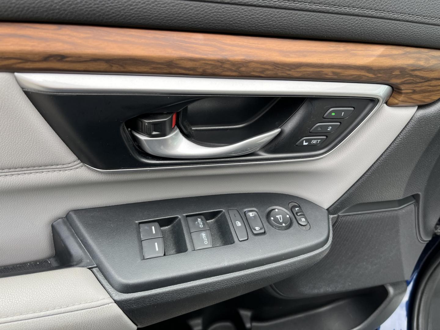 2022 Blue Honda CR-V Hybrid EX-L (5J6RT6H84NL) with an 2.0L I4 DOHC 16V HYBRID engine, Automatic transmission, located at 11115 Chardon Rd. , Chardon, OH, 44024, (440) 214-9705, 41.580246, -81.241943- Photo#17