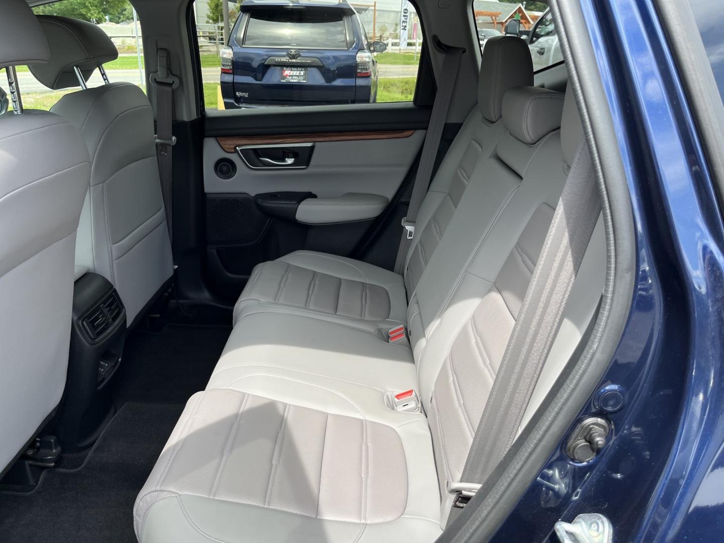 2022 Blue Honda CR-V Hybrid EX-L (5J6RT6H84NL) with an 2.0L I4 DOHC 16V HYBRID engine, Automatic transmission, located at 11115 Chardon Rd. , Chardon, OH, 44024, (440) 214-9705, 41.580246, -81.241943- Photo#28
