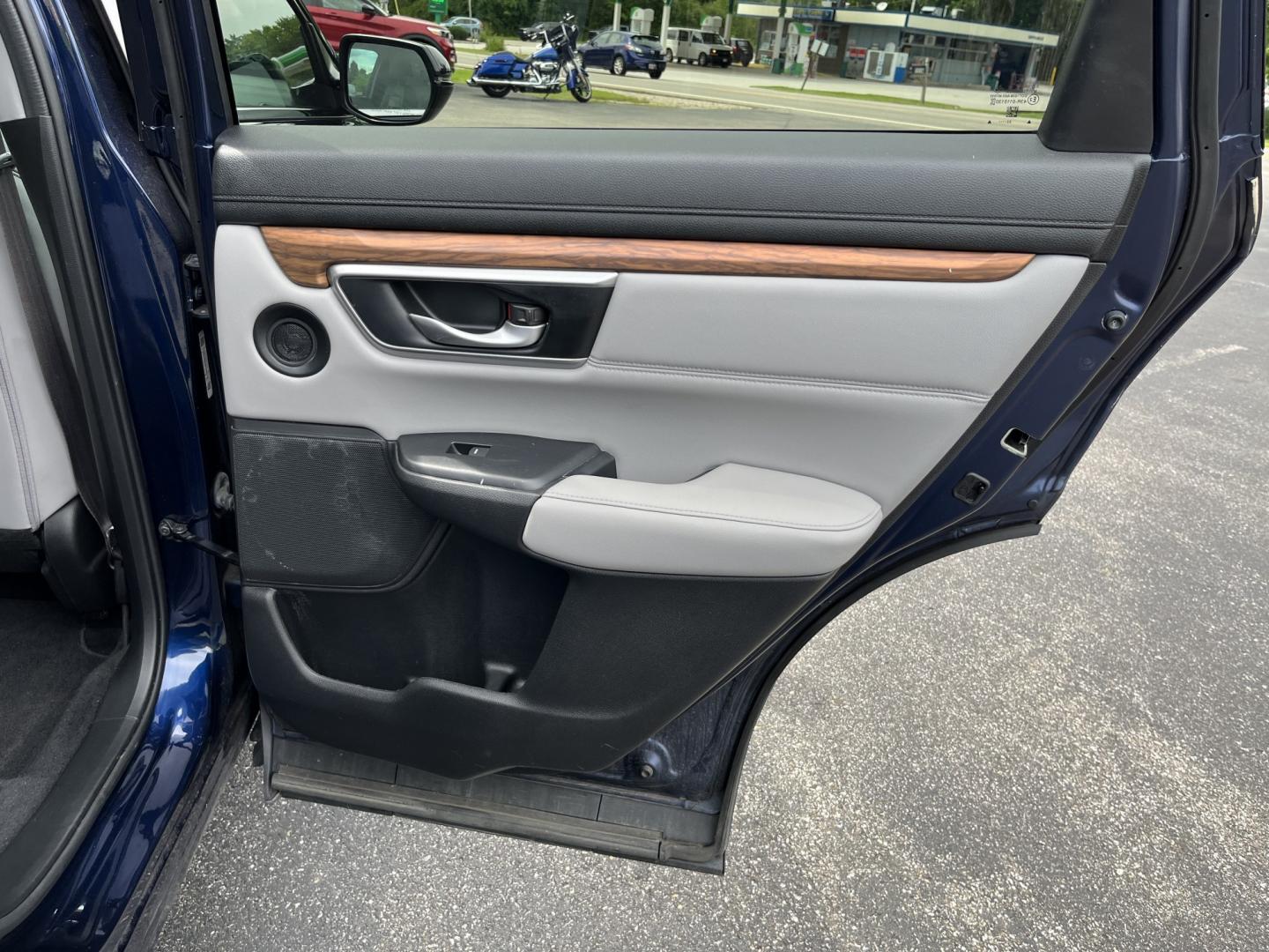 2022 Blue Honda CR-V Hybrid EX-L (5J6RT6H84NL) with an 2.0L I4 DOHC 16V HYBRID engine, Automatic transmission, located at 11115 Chardon Rd. , Chardon, OH, 44024, (440) 214-9705, 41.580246, -81.241943- Photo#30