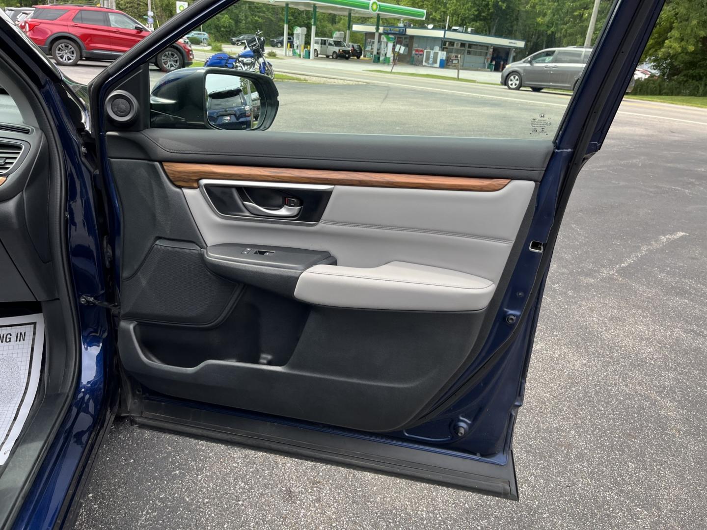 2022 Blue Honda CR-V Hybrid EX-L (5J6RT6H84NL) with an 2.0L I4 DOHC 16V HYBRID engine, Automatic transmission, located at 11115 Chardon Rd. , Chardon, OH, 44024, (440) 214-9705, 41.580246, -81.241943- Photo#32