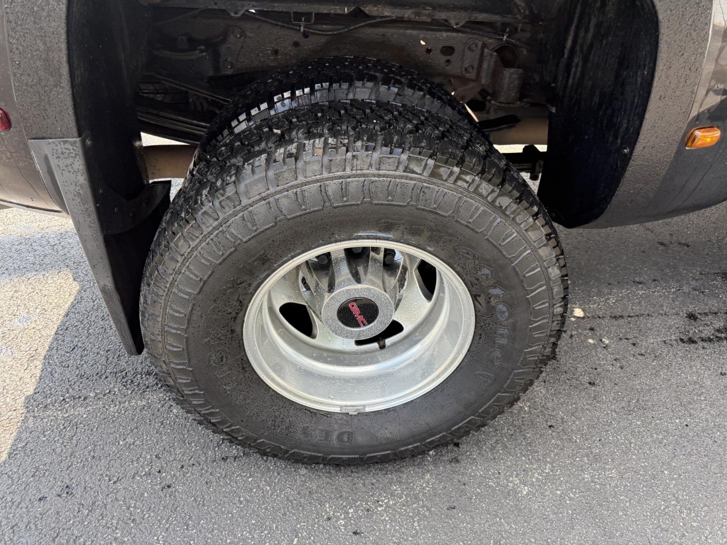 2019 Black /Black GMC Sierra 3500HD Denali Crew Cab 4WD (1GT42WEY7KF) with an 6.6L V8 OHV 16 Turbo DIESEL engine, Automatic transmission, located at 547 E. Main St., Orwell, OH, 44076, (440) 437-5893, 41.535435, -80.847855- Photo#28