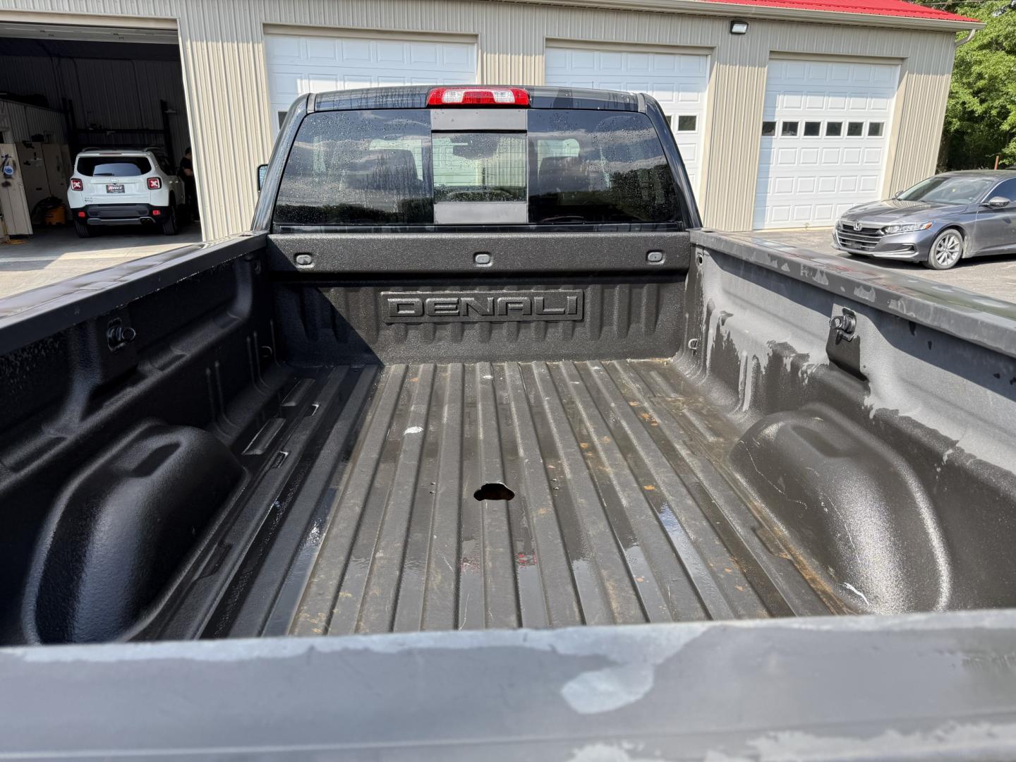 2019 Black /Black GMC Sierra 3500HD Denali Crew Cab 4WD (1GT42WEY7KF) with an 6.6L V8 OHV 16 Turbo DIESEL engine, Automatic transmission, located at 547 E. Main St., Orwell, OH, 44076, (440) 437-5893, 41.535435, -80.847855- Photo#5