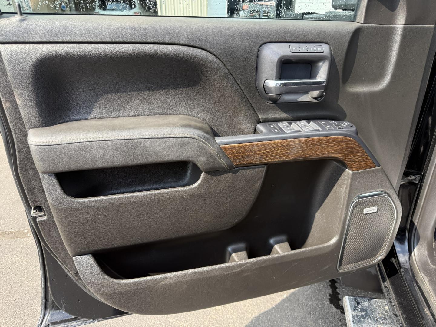 2019 Black /Black GMC Sierra 3500HD Denali Crew Cab 4WD (1GT42WEY7KF) with an 6.6L V8 OHV 16 Turbo DIESEL engine, Automatic transmission, located at 547 E. Main St., Orwell, OH, 44076, (440) 437-5893, 41.535435, -80.847855- Photo#9