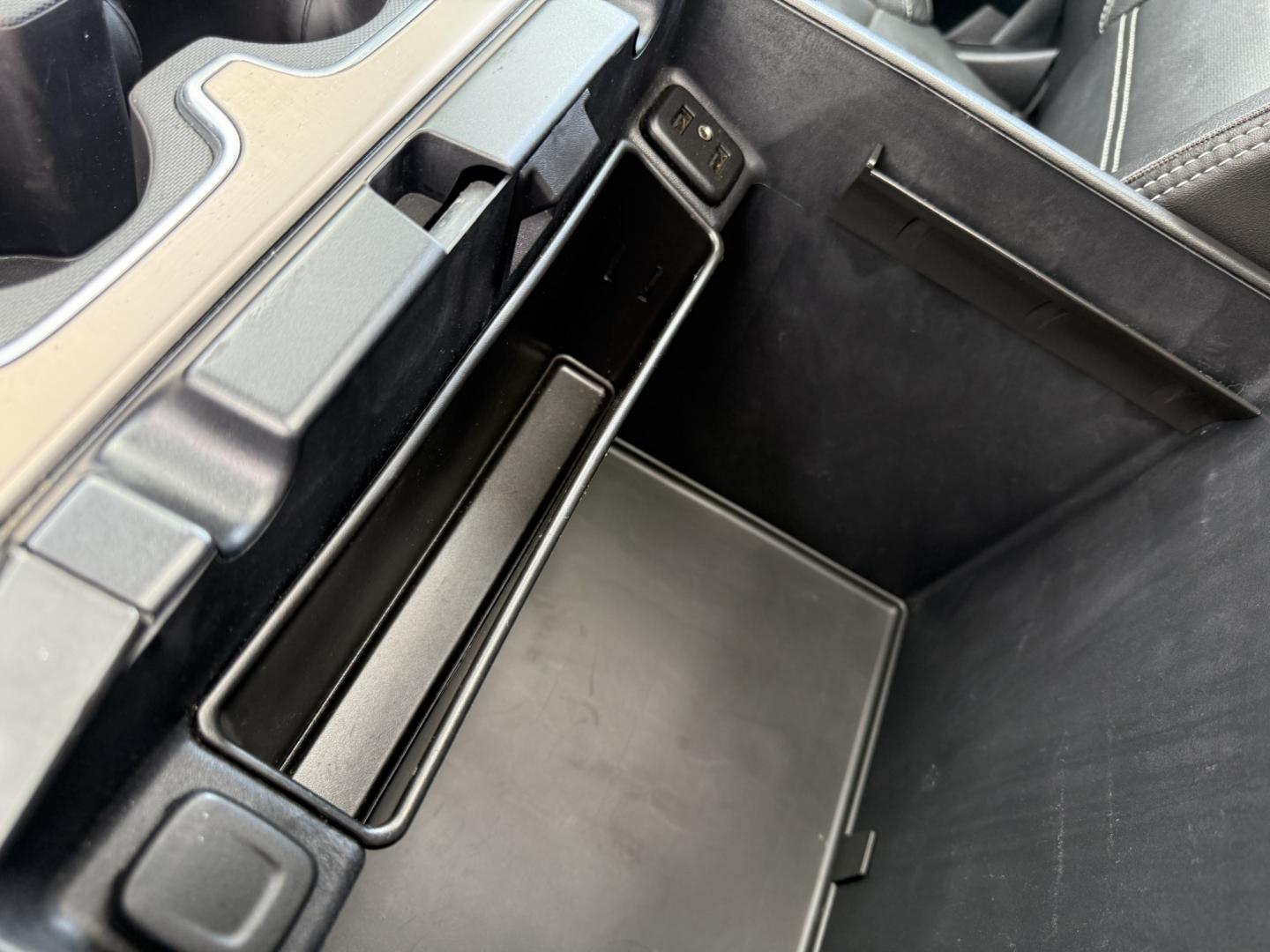 2019 Black /Black GMC Sierra 3500HD Denali Crew Cab 4WD (1GT42WEY7KF) with an 6.6L V8 OHV 16 Turbo DIESEL engine, Automatic transmission, located at 547 E. Main St., Orwell, OH, 44076, (440) 437-5893, 41.535435, -80.847855- Photo#24
