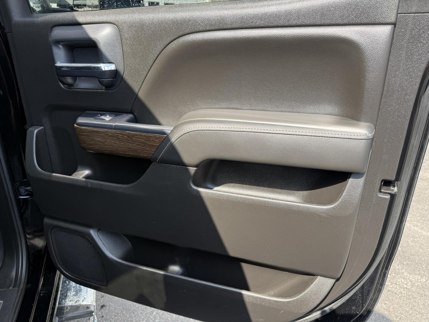 2019 Black /Black GMC Sierra 3500HD Denali Crew Cab 4WD (1GT42WEY7KF) with an 6.6L V8 OHV 16 Turbo DIESEL engine, Automatic transmission, located at 547 E. Main St., Orwell, OH, 44076, (440) 437-5893, 41.535435, -80.847855- Photo#38