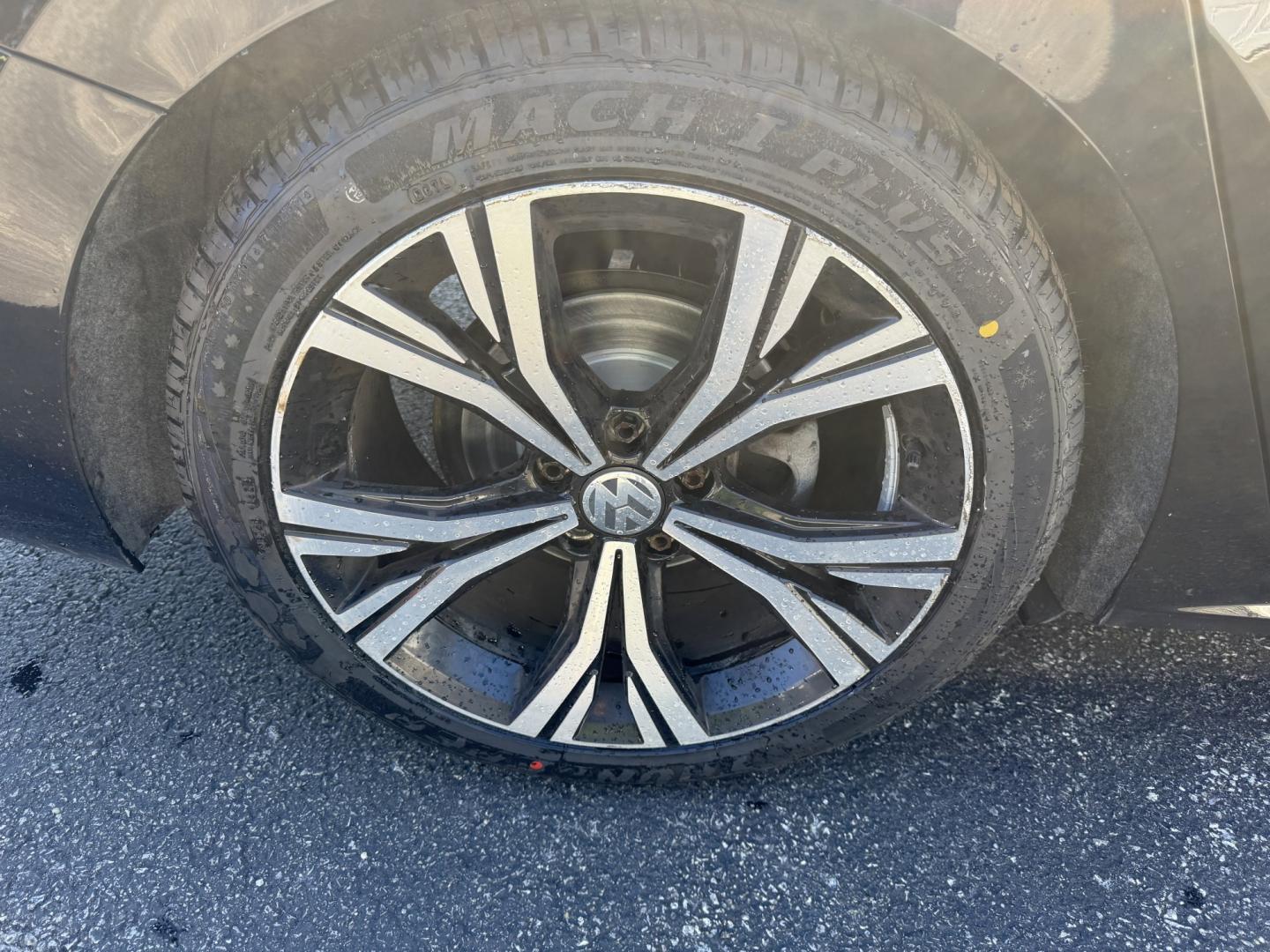 2022 Black /Black Volkswagen Passat SE (1VWSA7A36NC) with an 2.0L I4 DOHC 16V Turbo engine, Automatic transmission, located at 547 E. Main St., Orwell, OH, 44076, (440) 437-5893, 41.535435, -80.847855 - 2022 Volkswagen Passat SE – Efficient Midsize Comfort with Modern Driver Aids If you want a roomy sedan that prioritizes comfort, efficiency, and everyday convenience, this 2022 Volkswagen Passat SE is a strong choice. The 2.0L Turbocharged engine and 6-speed automatic deliver smooth power and an- Photo#30