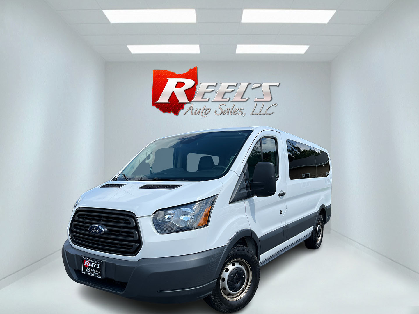 photo of 2018 Ford Transit 150 Wagon Low Roof XL w/Sliding Pass. 130-in. WB