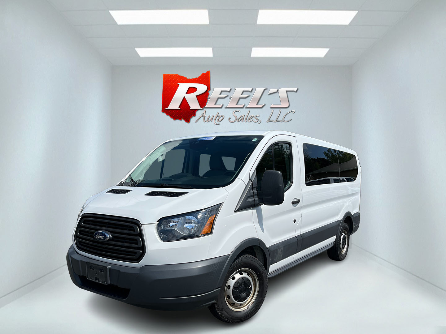 photo of 2018 Ford Transit 150 Wagon Low Roof XL w/Sliding Pass. 130-in. WB