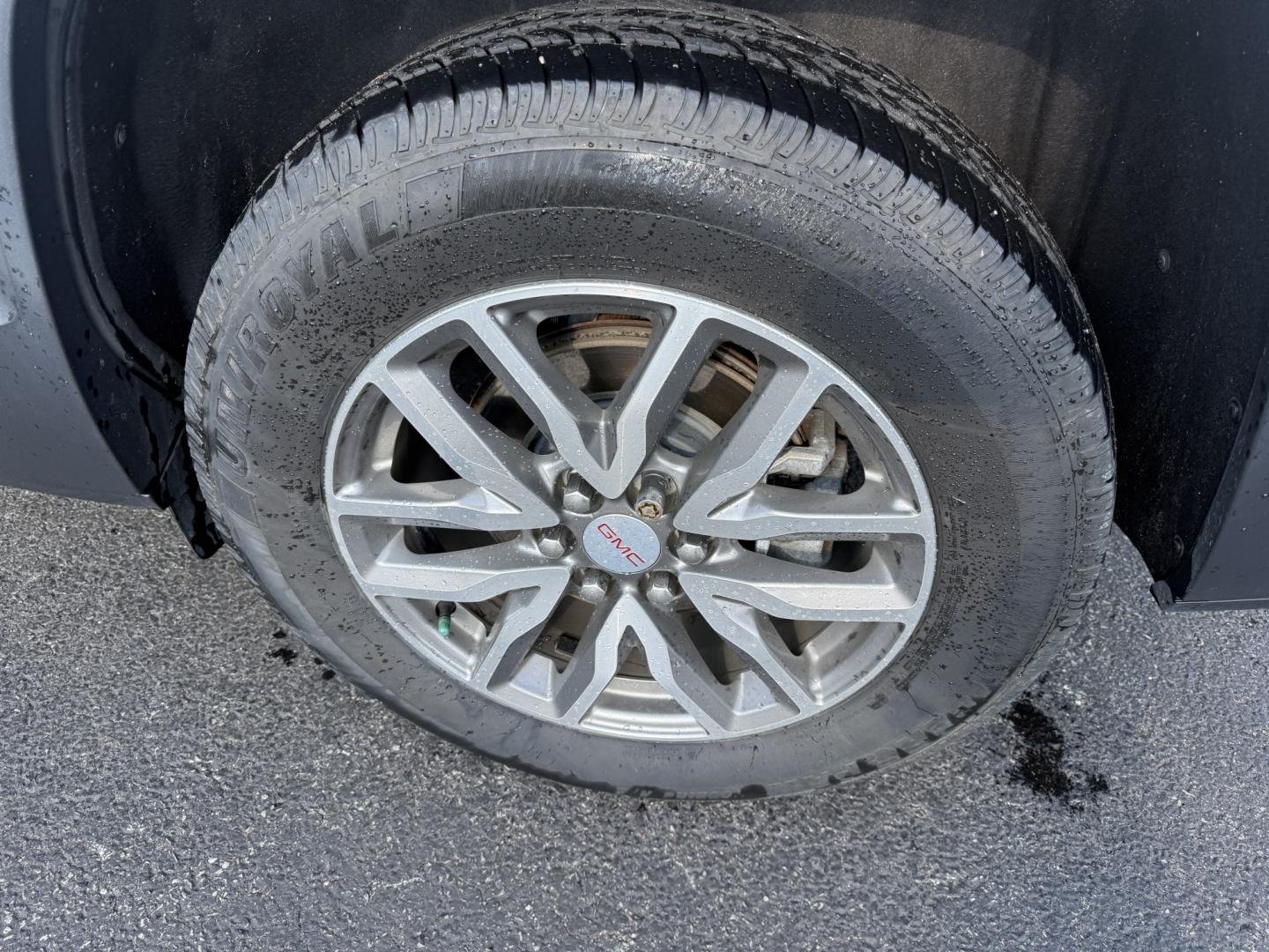 2019 Silver /Black GMC Acadia SLE-2 AWD (1GKKNSLS5KZ) with an 3.6L V6 DOHC 24V engine, Automatic transmission, located at 547 E. Main St., Orwell, OH, 44076, (440) 437-5893, 41.535435, -80.847855 - 2019 GMC Acadia SLE-2 AWD – Family-Ready Midsize SUV with V6 Power and One-Owner History If you need a midsize SUV with room, comfort, and all-weather capability, this 2019 GMC Acadia SLE-2 AWD is a strong option. The 3.6L V6 and 6-speed automatic deliver dependable power, while selectable AWD se- Photo#35