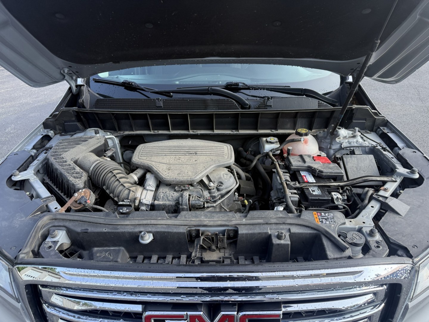 2019 Silver /Black GMC Acadia SLE-2 AWD (1GKKNSLS5KZ) with an 3.6L V6 DOHC 24V engine, Automatic transmission, located at 547 E. Main St., Orwell, OH, 44076, (440) 437-5893, 41.535435, -80.847855 - 2019 GMC Acadia SLE-2 AWD – Family-Ready Midsize SUV with V6 Power and One-Owner History If you need a midsize SUV with room, comfort, and all-weather capability, this 2019 GMC Acadia SLE-2 AWD is a strong option. The 3.6L V6 and 6-speed automatic deliver dependable power, while selectable AWD se- Photo#4