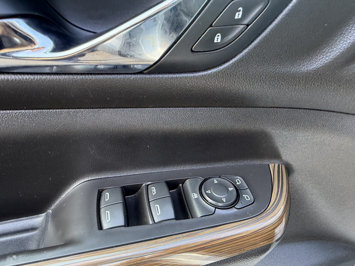 2019 Silver /Black GMC Acadia SLE-2 AWD (1GKKNSLS5KZ) with an 3.6L V6 DOHC 24V engine, Automatic transmission, located at 547 E. Main St., Orwell, OH, 44076, (440) 437-5893, 41.535435, -80.847855 - 2019 GMC Acadia SLE-2 AWD – Family-Ready Midsize SUV with V6 Power and One-Owner History If you need a midsize SUV with room, comfort, and all-weather capability, this 2019 GMC Acadia SLE-2 AWD is a strong option. The 3.6L V6 and 6-speed automatic deliver dependable power, while selectable AWD se- Photo#7