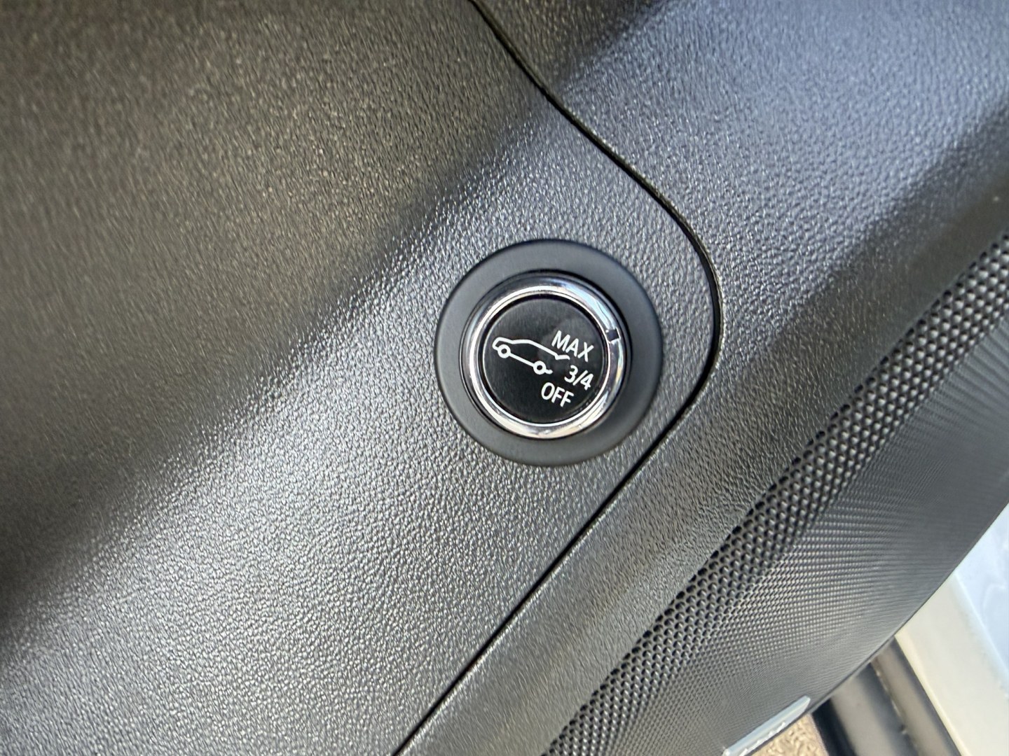 2019 Silver /Black GMC Acadia SLE-2 AWD (1GKKNSLS5KZ) with an 3.6L V6 DOHC 24V engine, Automatic transmission, located at 547 E. Main St., Orwell, OH, 44076, (440) 437-5893, 41.535435, -80.847855 - 2019 GMC Acadia SLE-2 AWD – Family-Ready Midsize SUV with V6 Power and One-Owner History If you need a midsize SUV with room, comfort, and all-weather capability, this 2019 GMC Acadia SLE-2 AWD is a strong option. The 3.6L V6 and 6-speed automatic deliver dependable power, while selectable AWD se- Photo#8