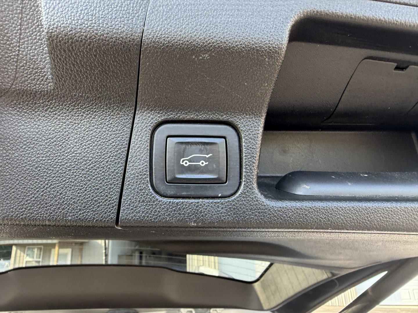 2019 Silver /Black GMC Acadia SLE-2 AWD (1GKKNSLS5KZ) with an 3.6L V6 DOHC 24V engine, Automatic transmission, located at 547 E. Main St., Orwell, OH, 44076, (440) 437-5893, 41.535435, -80.847855 - 2019 GMC Acadia SLE-2 AWD – Family-Ready Midsize SUV with V6 Power and One-Owner History If you need a midsize SUV with room, comfort, and all-weather capability, this 2019 GMC Acadia SLE-2 AWD is a strong option. The 3.6L V6 and 6-speed automatic deliver dependable power, while selectable AWD se- Photo#27
